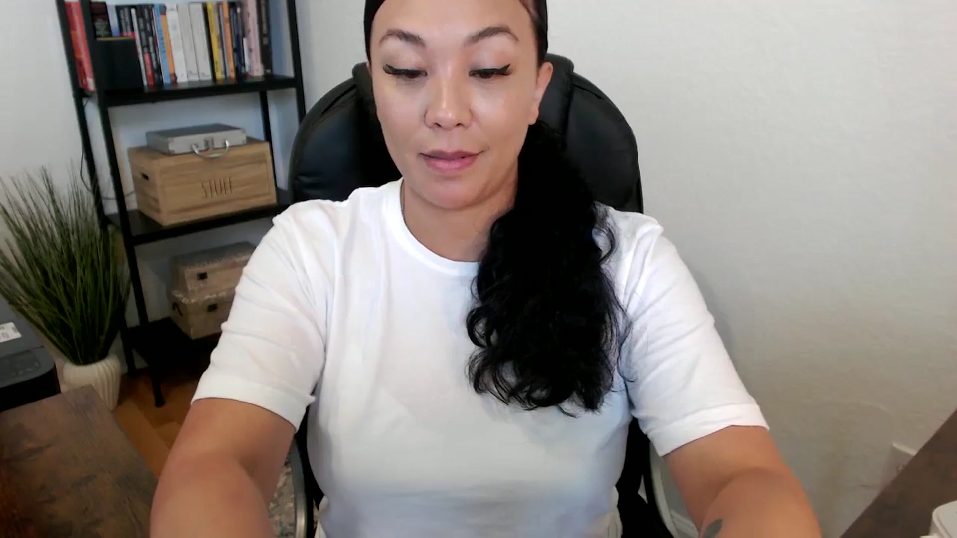 Gallery image thumbnail from MickaylaMoon's myfreecams stream on, 07/16/2024, 18:31 image 19 of 20