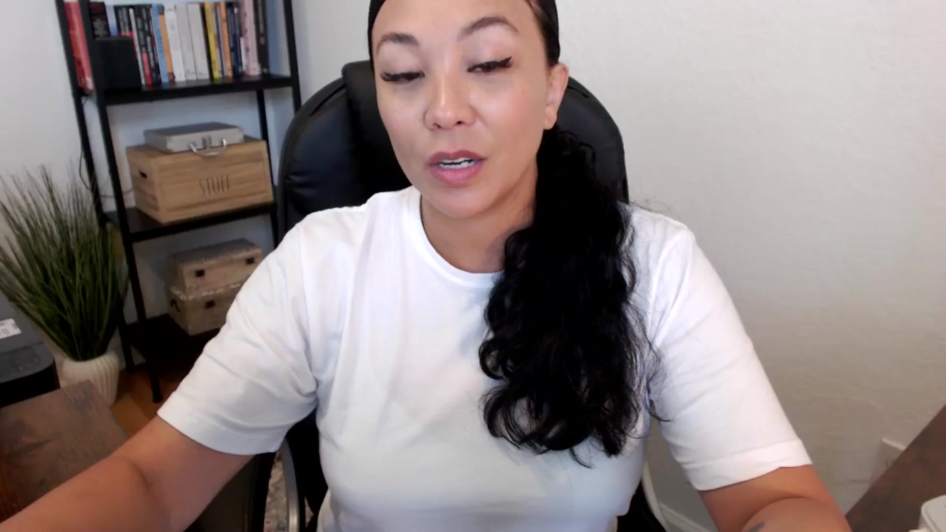 Gallery image thumbnail from MickaylaMoon's myfreecams stream on, 07/16/2024, 18:31 image 18 of 20