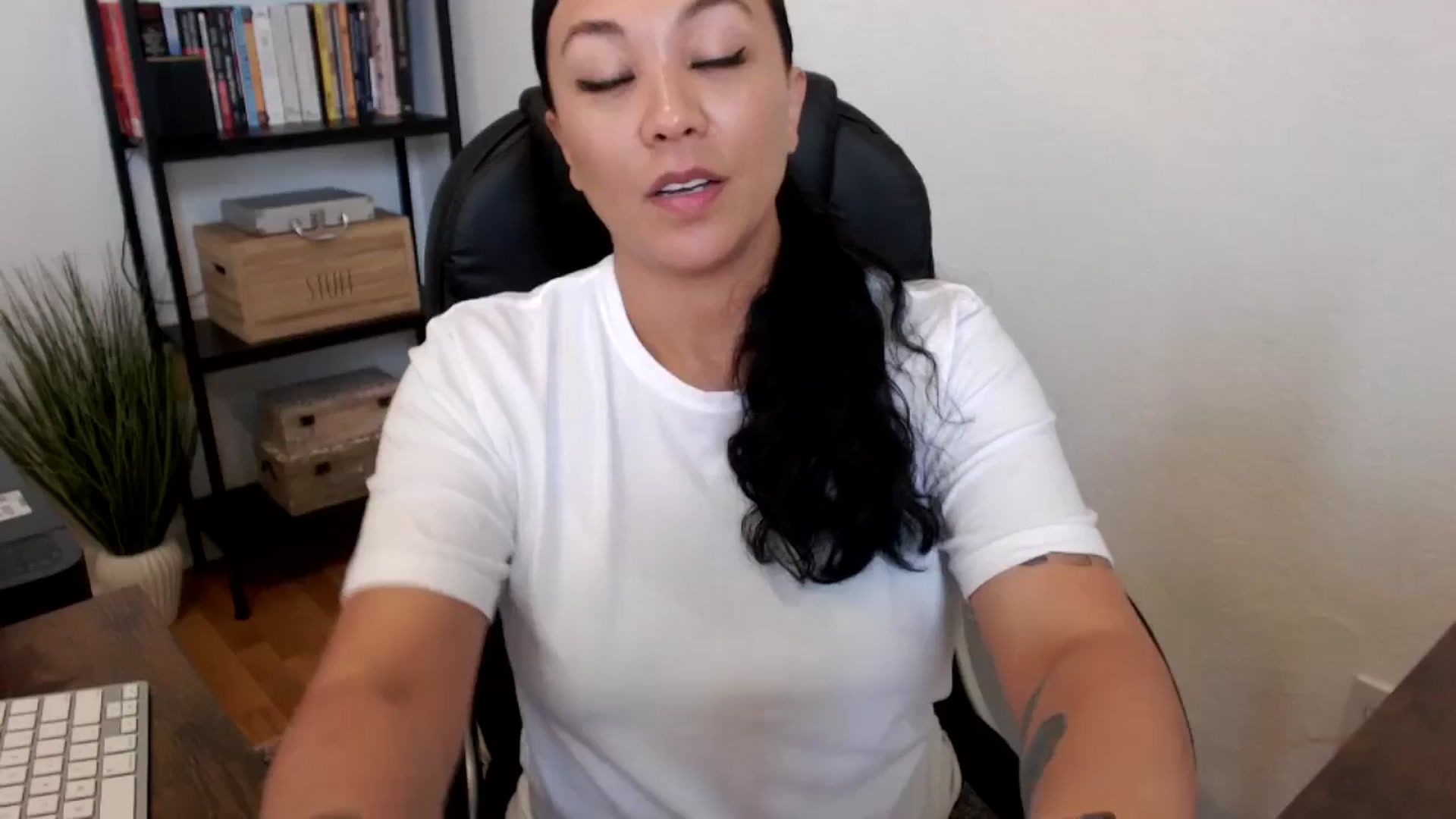 Gallery image thumbnail from MickaylaMoon's myfreecams stream on, 07/16/2024, 19:00 image 13 of 20