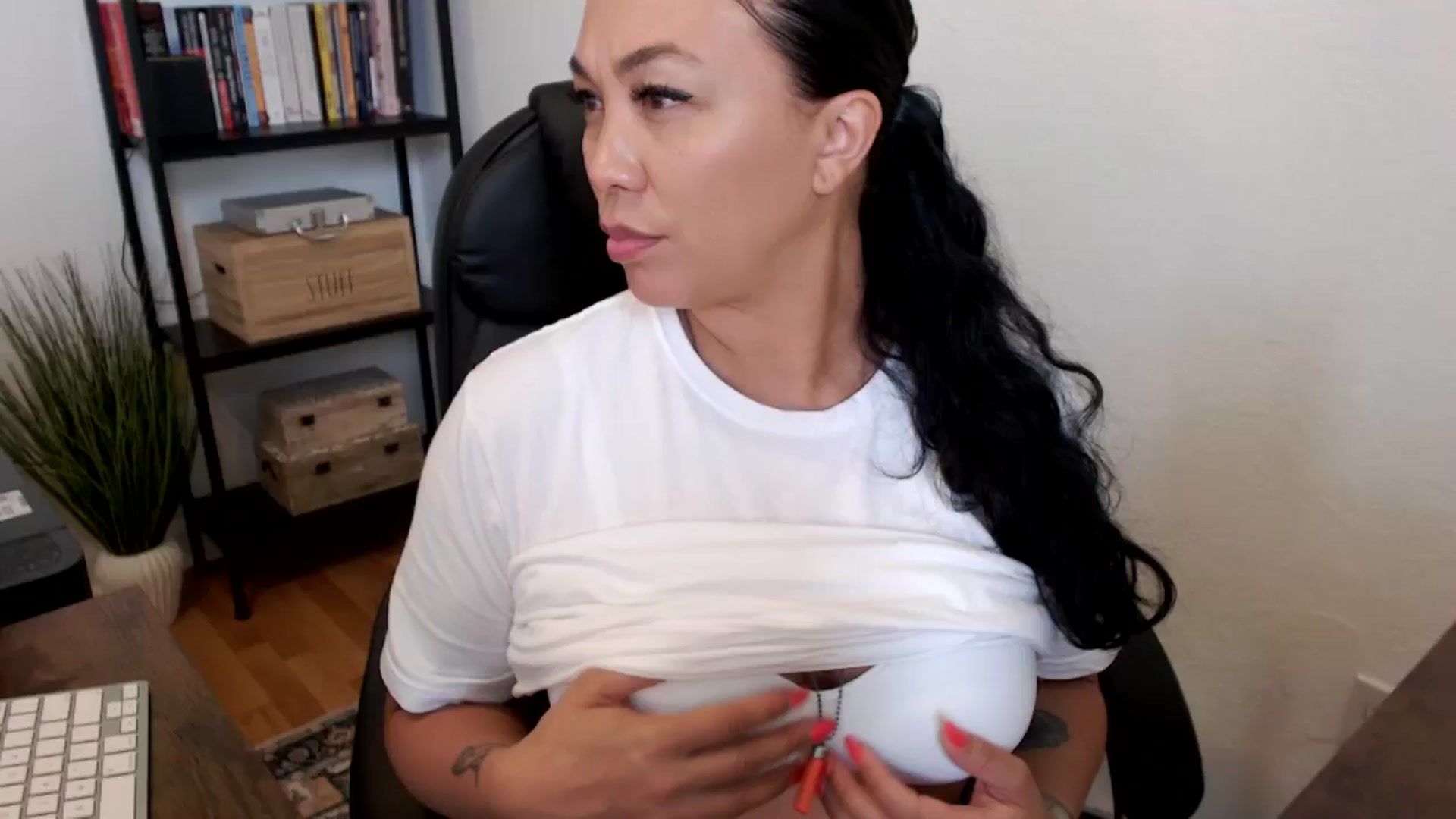 Gallery image thumbnail from MickaylaMoon's myfreecams stream on, 07/16/2024, 19:00 image 14 of 20