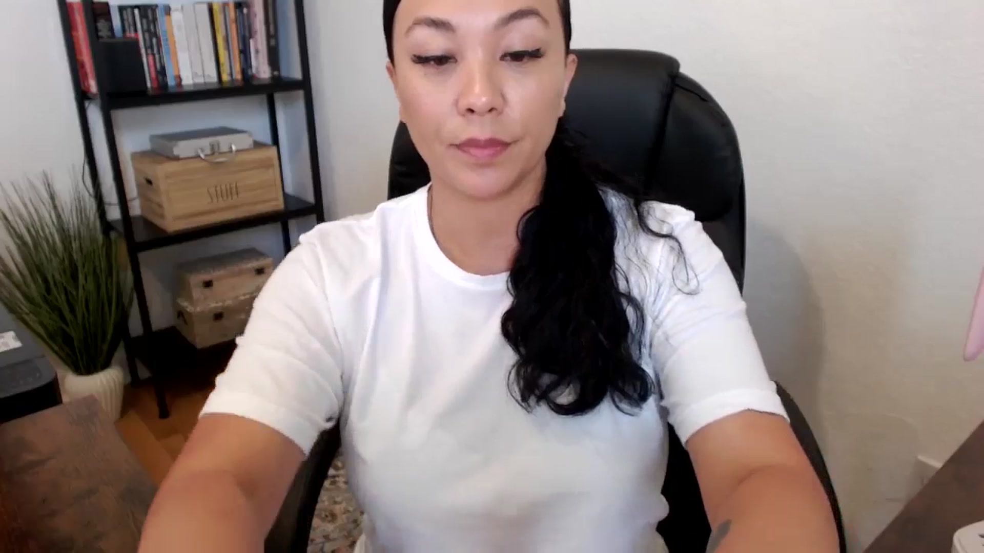 Gallery image thumbnail from MickaylaMoon's myfreecams stream on, 07/16/2024, 19:00 image 5 of 20
