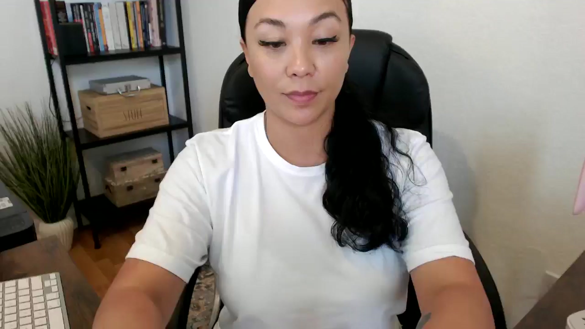 Gallery image thumbnail from MickaylaMoon's myfreecams stream on, 07/16/2024, 19:00 image 7 of 20