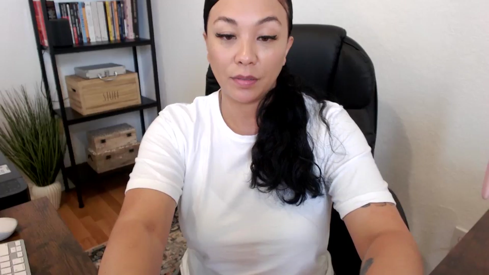 Gallery image thumbnail from MickaylaMoon's myfreecams stream on, 07/16/2024, 19:37 image 13 of 20