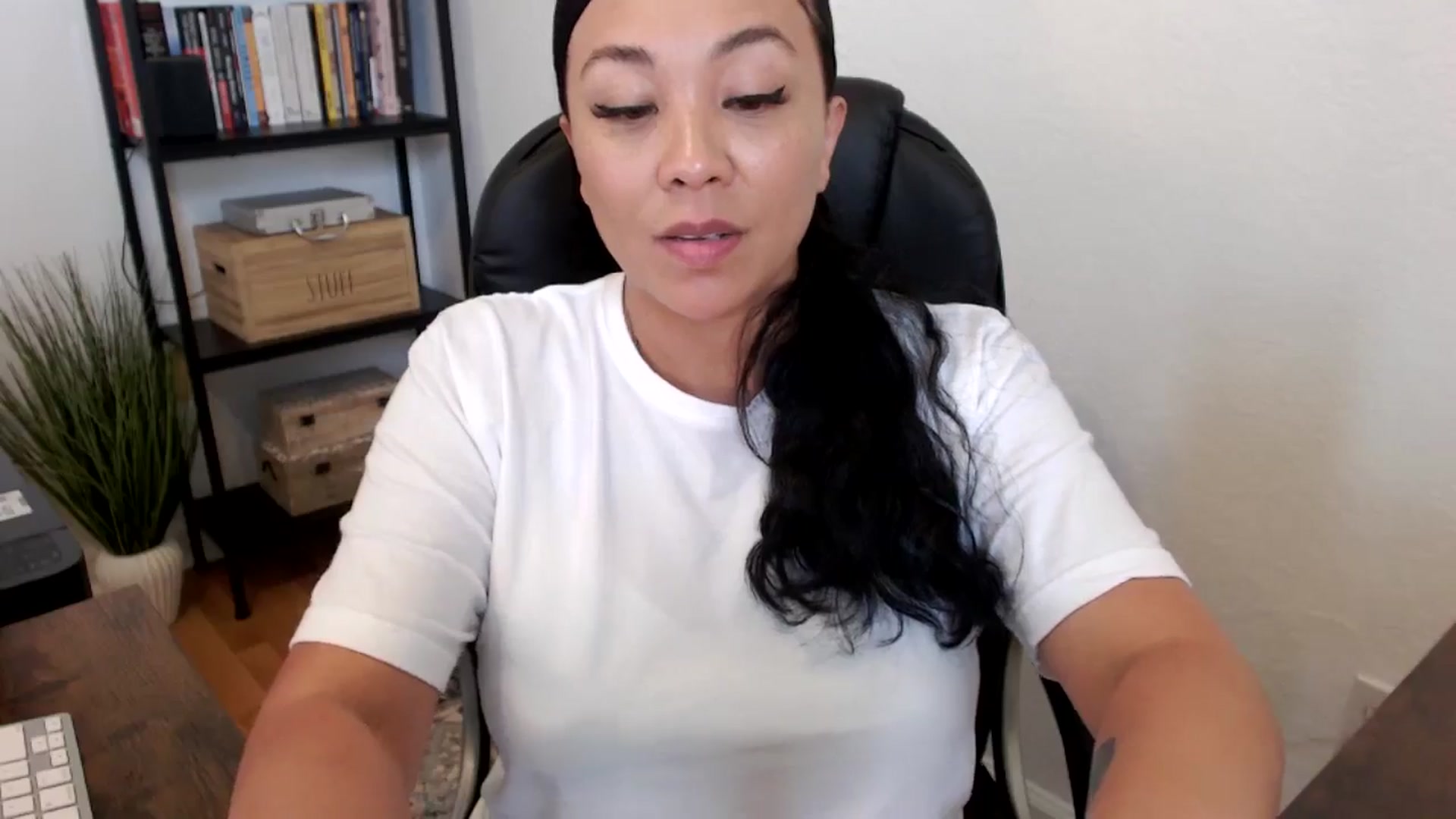 Gallery image thumbnail from MickaylaMoon's myfreecams stream on, 07/16/2024, 19:37 image 10 of 20