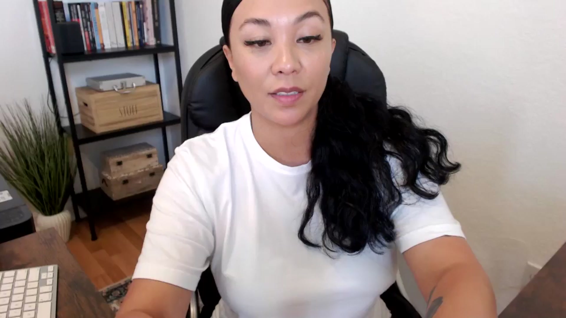 Gallery image thumbnail from MickaylaMoon's myfreecams stream on, 07/16/2024, 19:37 image 1 of 20