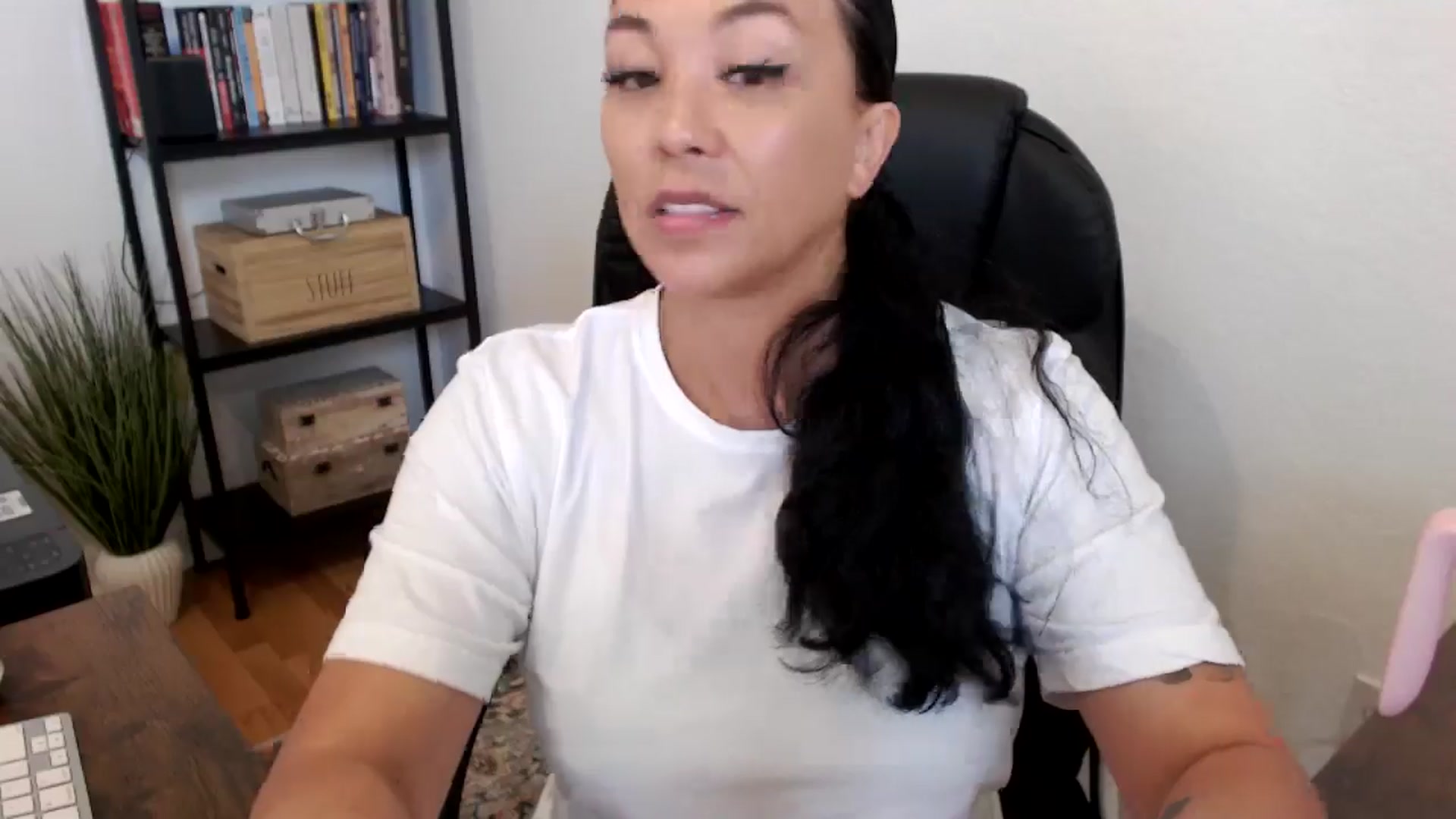 Gallery image thumbnail from MickaylaMoon's myfreecams stream on, 07/16/2024, 19:37 image 14 of 20