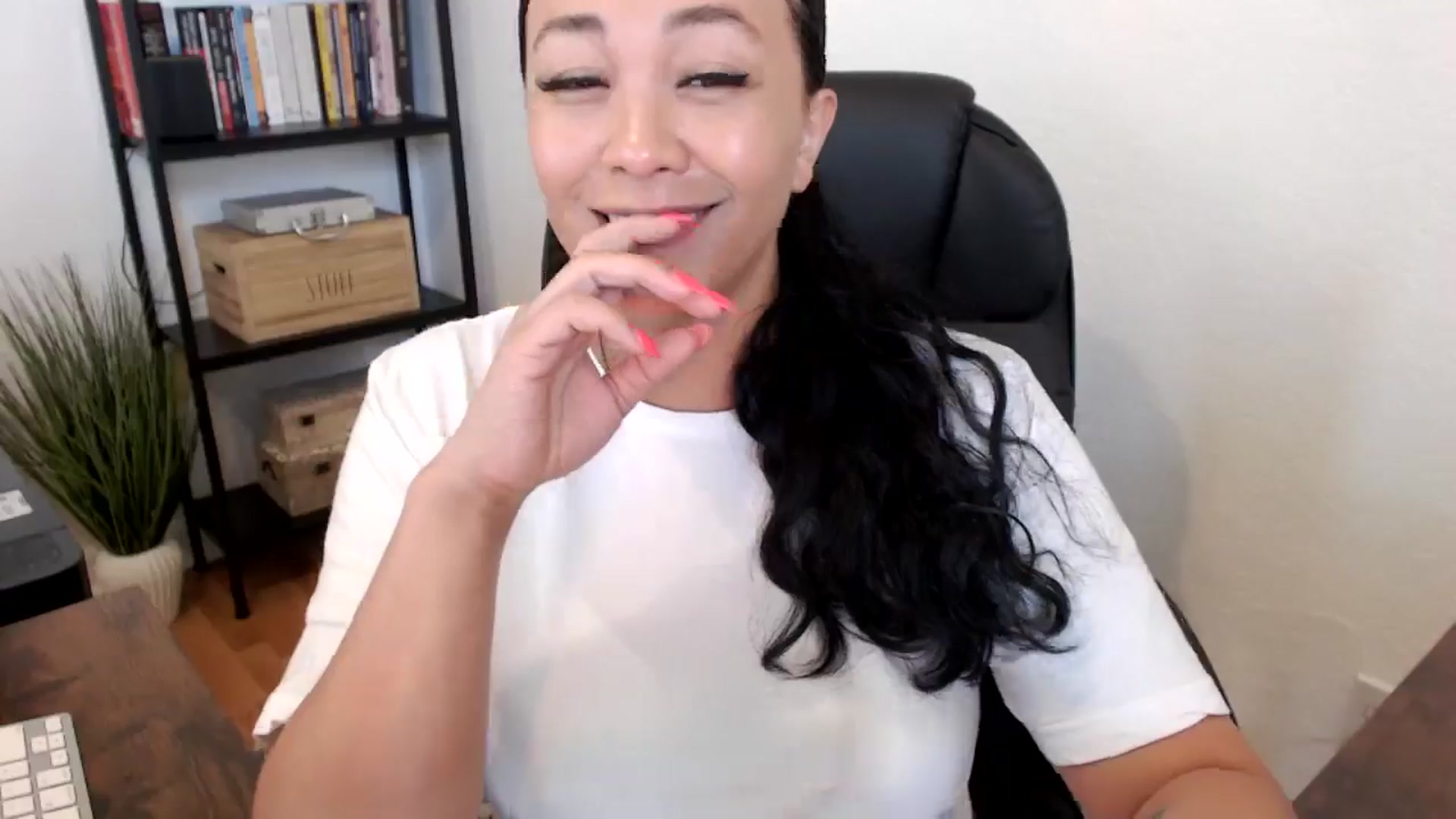Gallery image thumbnail from MickaylaMoon's myfreecams stream on, 07/16/2024, 19:37 image 4 of 20