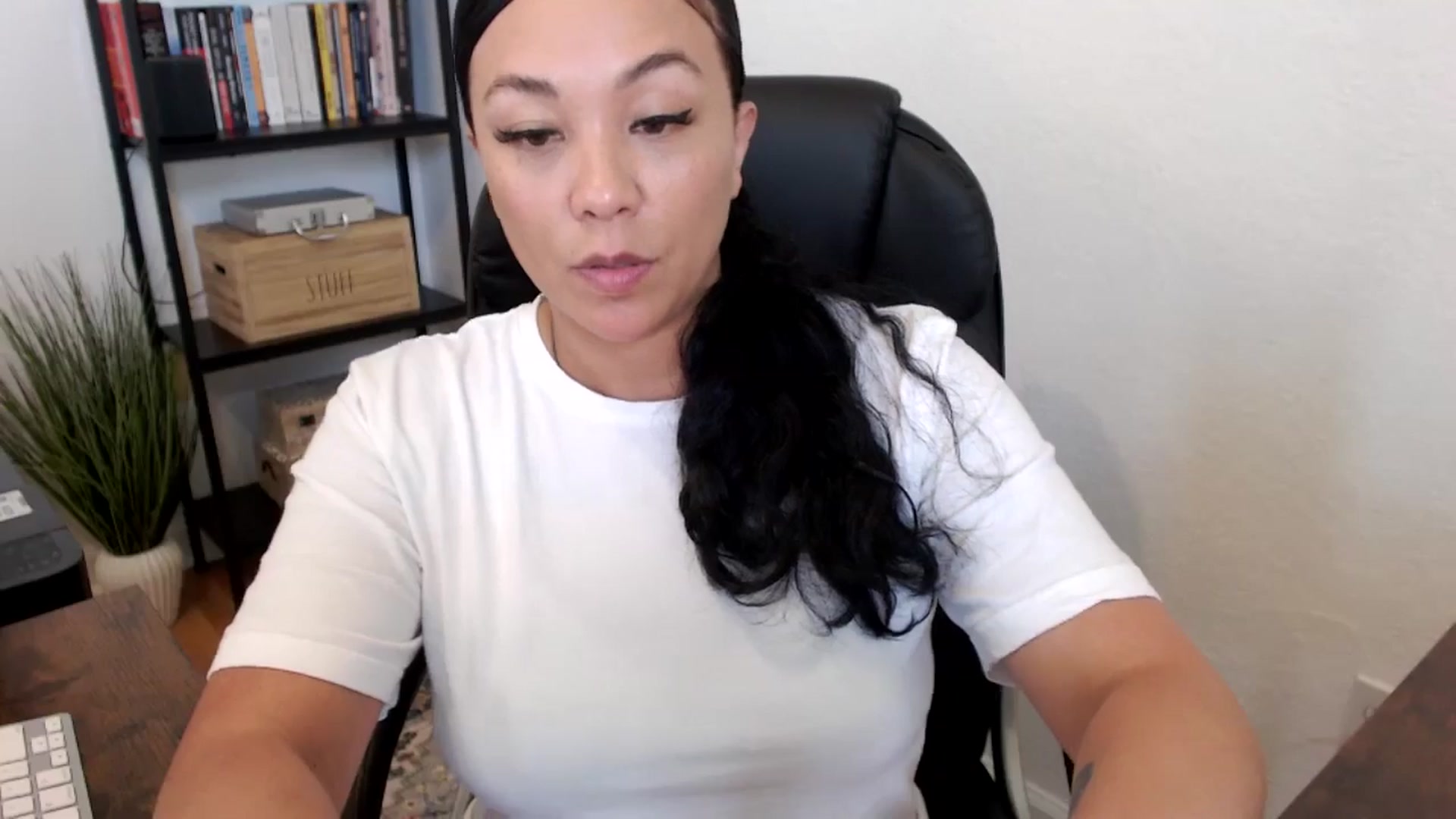 Gallery image thumbnail from MickaylaMoon's myfreecams stream on, 07/16/2024, 19:37 image 11 of 20