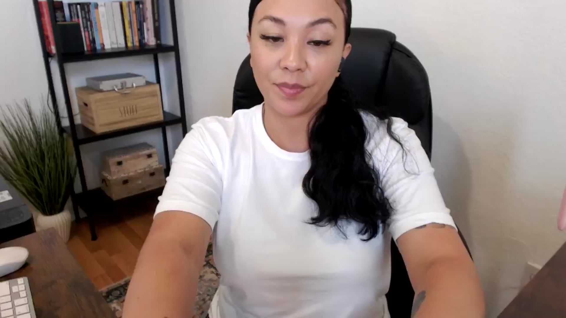 Gallery image thumbnail from MickaylaMoon's myfreecams stream on, 07/16/2024, 19:37 image 12 of 20