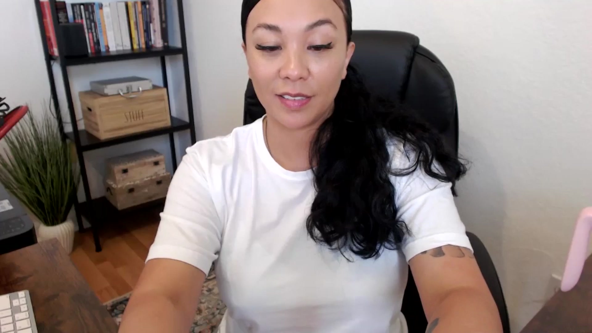 Gallery image thumbnail from MickaylaMoon's myfreecams stream on, 07/16/2024, 19:37 image 16 of 20