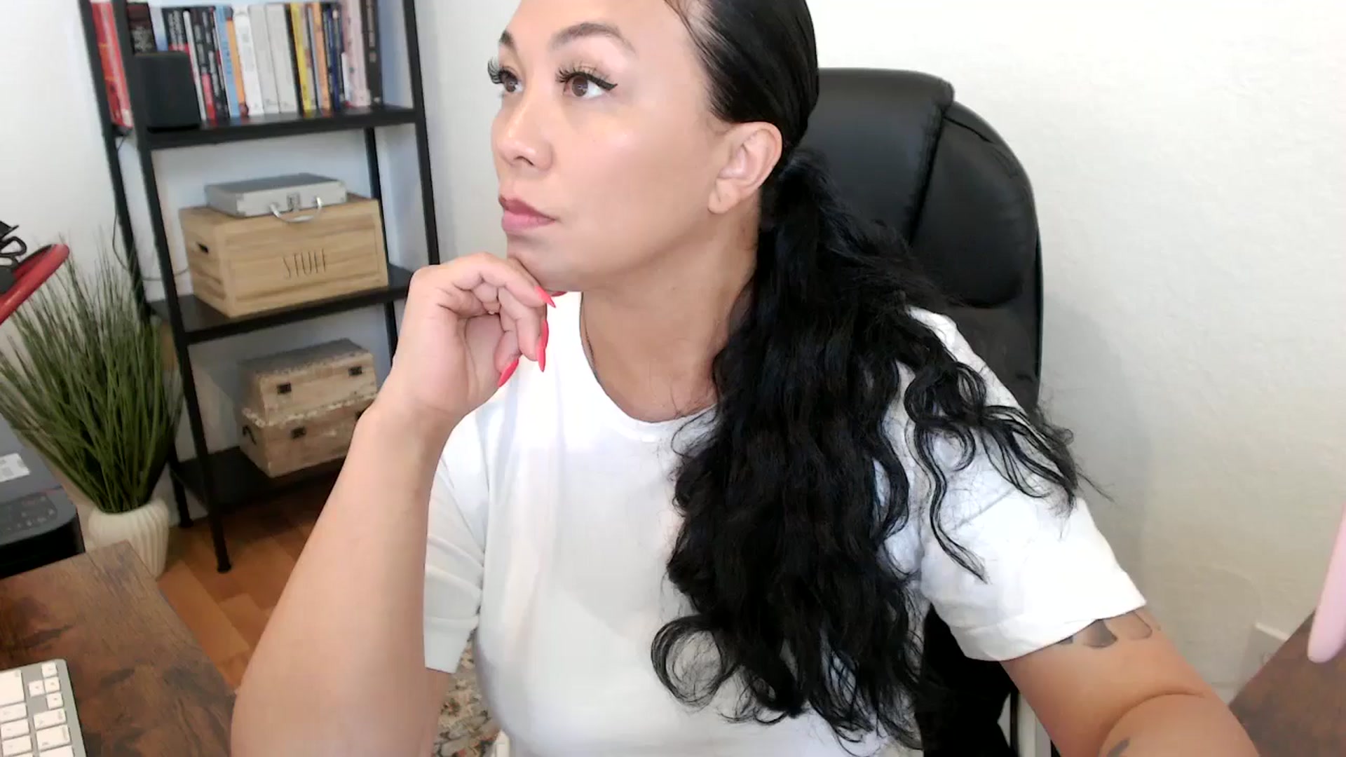 Gallery image thumbnail from MickaylaMoon's myfreecams stream on, 07/16/2024, 19:37 image 17 of 20