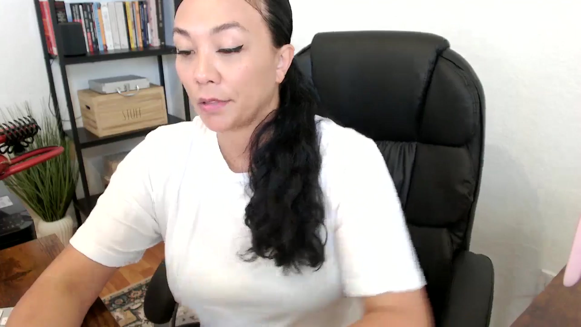 Gallery image thumbnail from MickaylaMoon's myfreecams stream on, 07/16/2024, 20:08 image 3 of 20