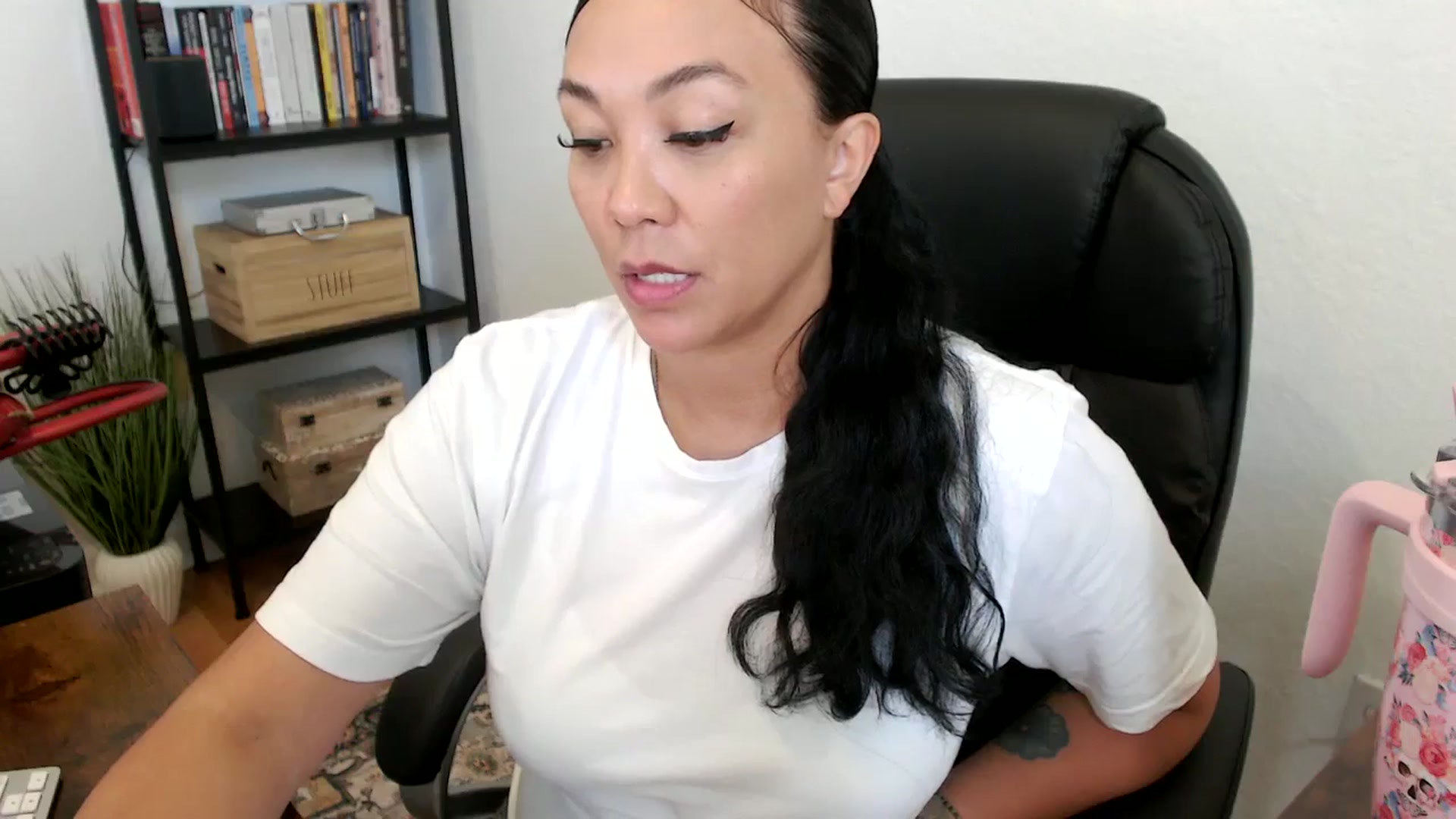 Gallery image thumbnail from MickaylaMoon's myfreecams stream on, 07/16/2024, 20:08 image 6 of 20