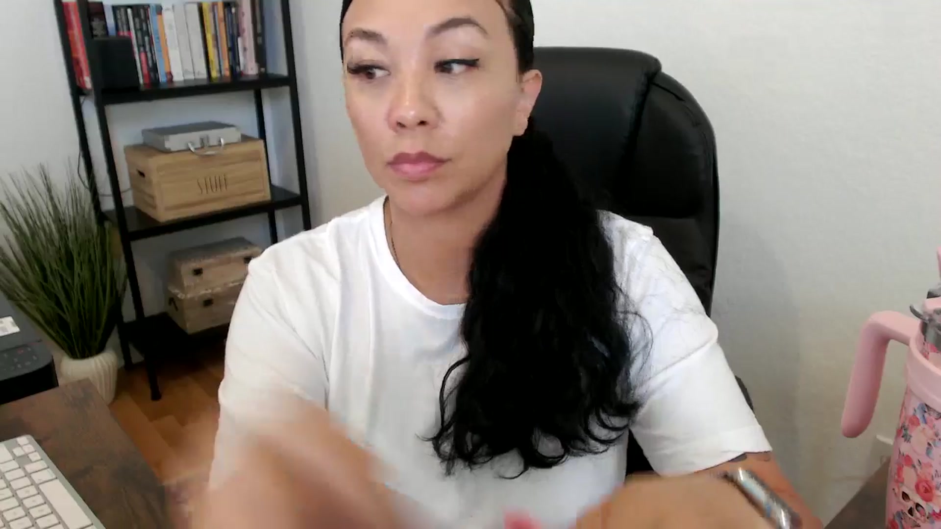 Gallery image thumbnail from MickaylaMoon's myfreecams stream on, 07/16/2024, 20:08 image 17 of 20