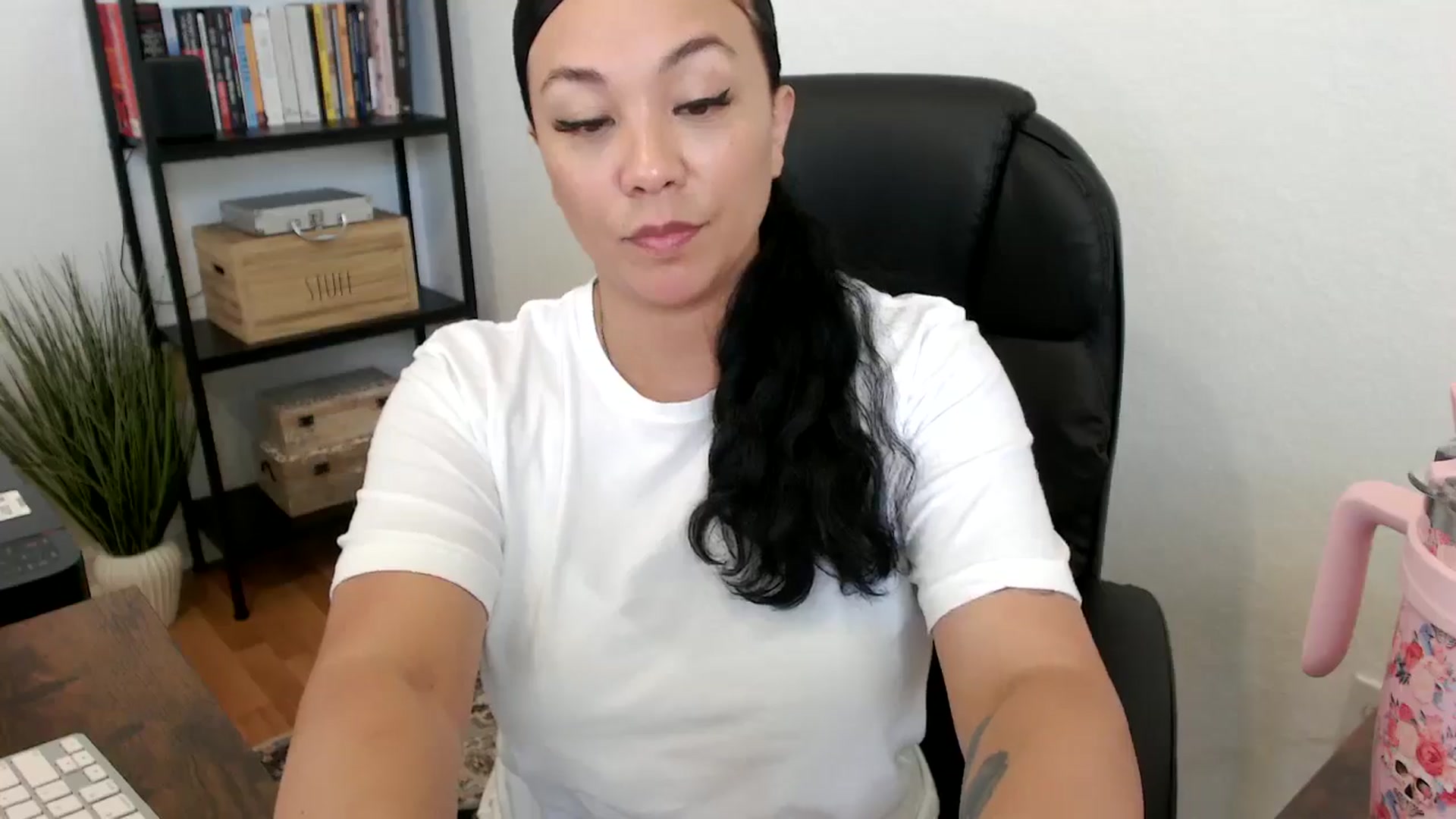 Gallery image thumbnail from MickaylaMoon's myfreecams stream on, 07/16/2024, 20:08 image 10 of 20