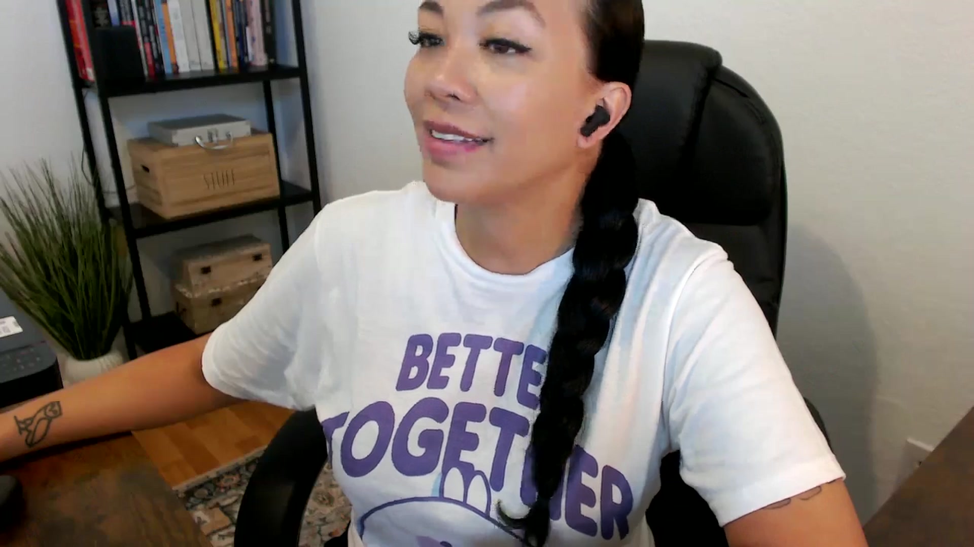 Gallery image thumbnail from MickaylaMoon's myfreecams stream on, 07/17/2024, 14:53 image 12 of 20