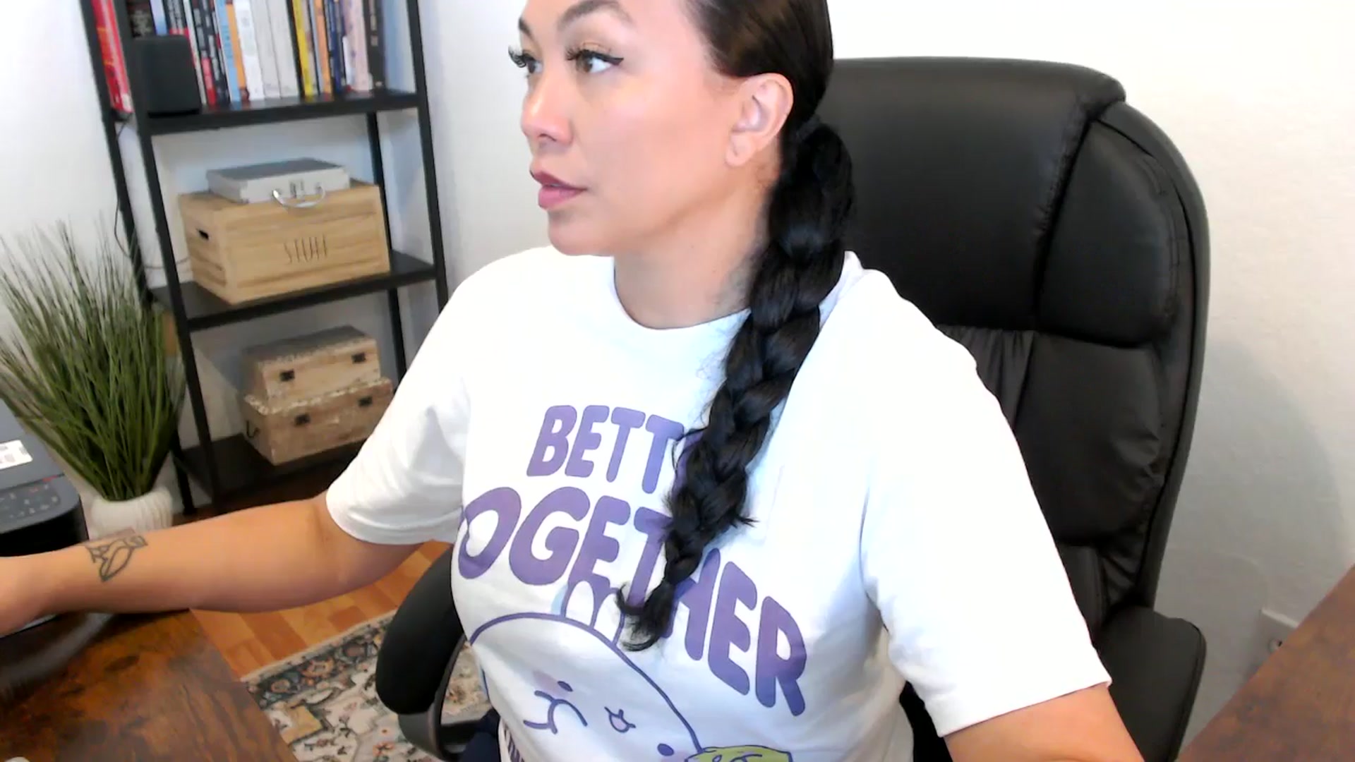 Gallery image thumbnail from MickaylaMoon's myfreecams stream on, 07/17/2024, 16:34 image 6 of 20