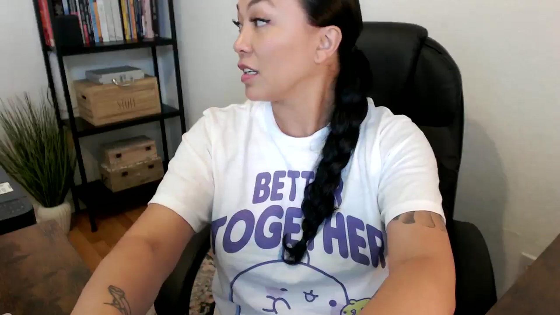 Gallery image thumbnail from MickaylaMoon's myfreecams stream on, 07/17/2024, 17:17 image 17 of 20