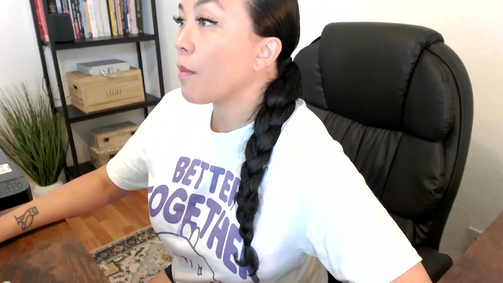 Gallery image thumbnail from MickaylaMoon's myfreecams stream on, 07/17/2024, 17:17 image 4 of 20