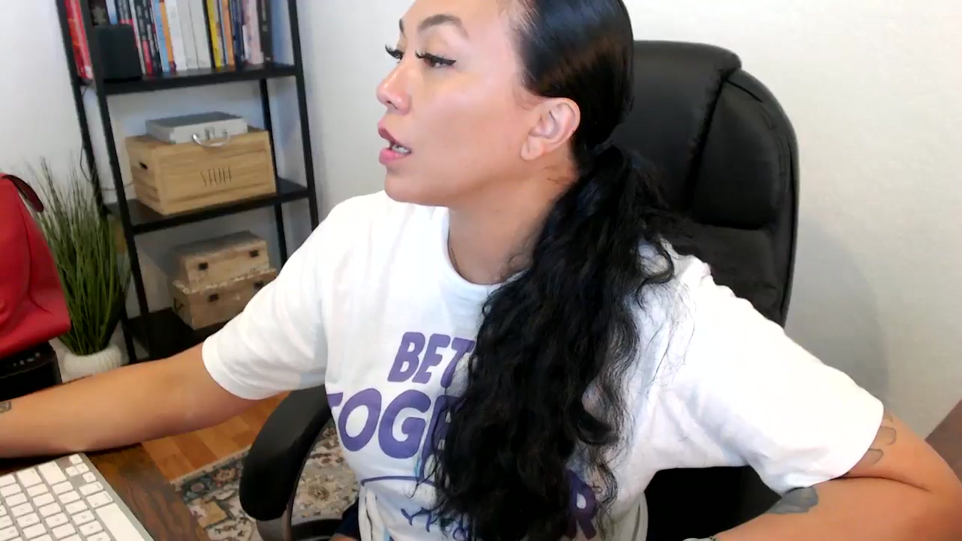 Gallery image thumbnail from MickaylaMoon's myfreecams stream on, 07/17/2024, 19:48 image 10 of 20
