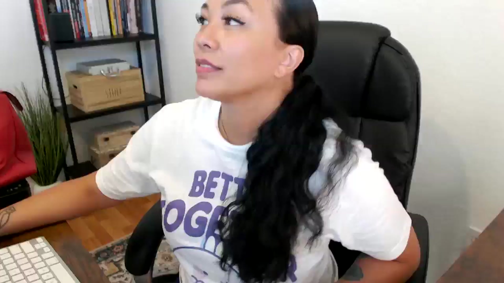 Gallery image thumbnail from MickaylaMoon's myfreecams stream on, 07/17/2024, 19:48 image 19 of 20