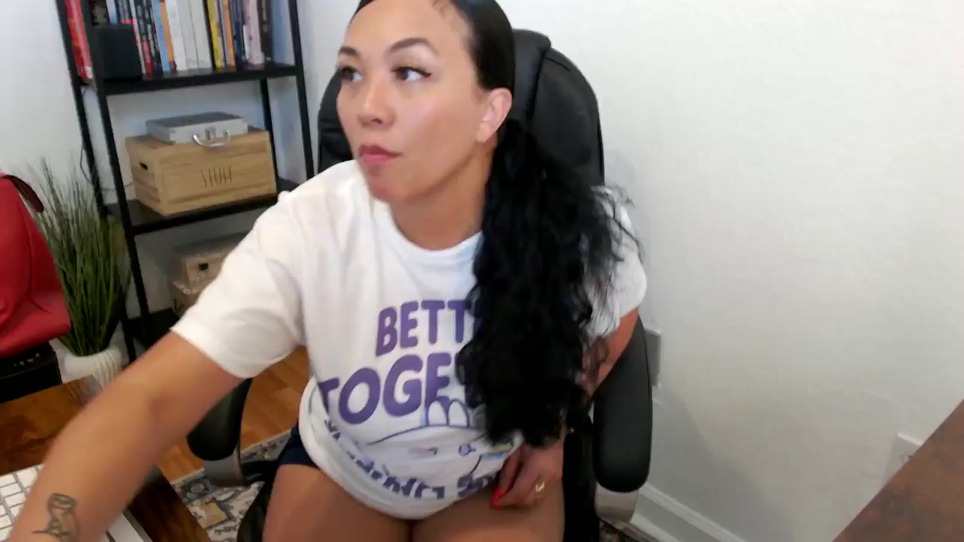 Gallery image thumbnail from MickaylaMoon's myfreecams stream on, 07/17/2024, 20:23 image 4 of 20