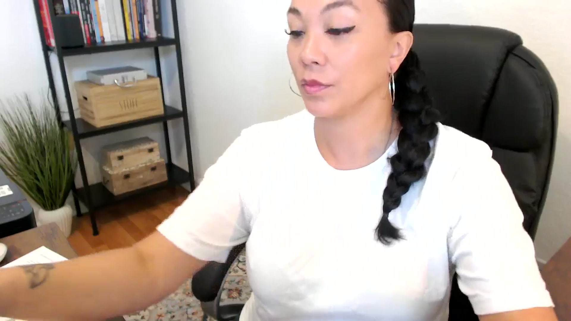 Gallery image thumbnail from MickaylaMoon's myfreecams stream on, 07/18/2024, 14:36 image 9 of 20