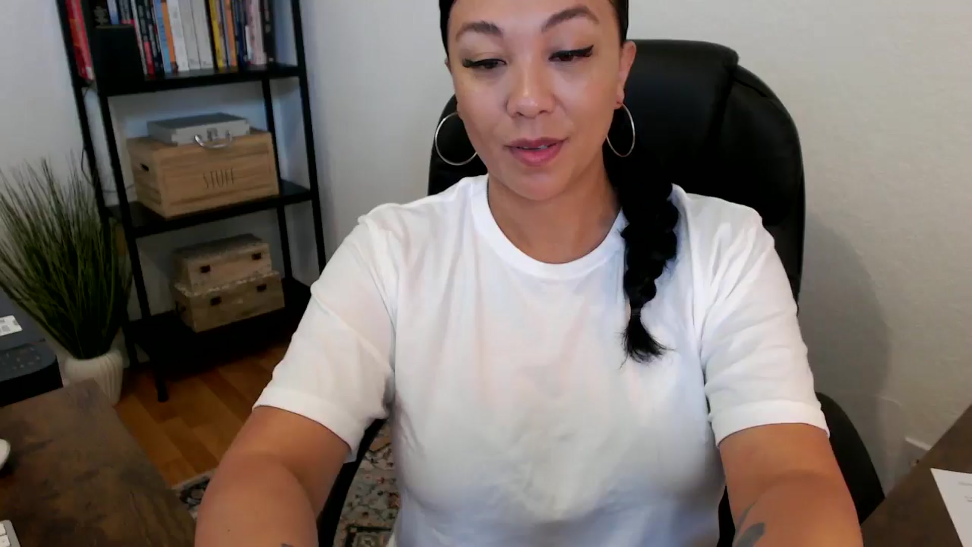 Gallery image thumbnail from MickaylaMoon's myfreecams stream on, 07/18/2024, 14:36 image 4 of 20