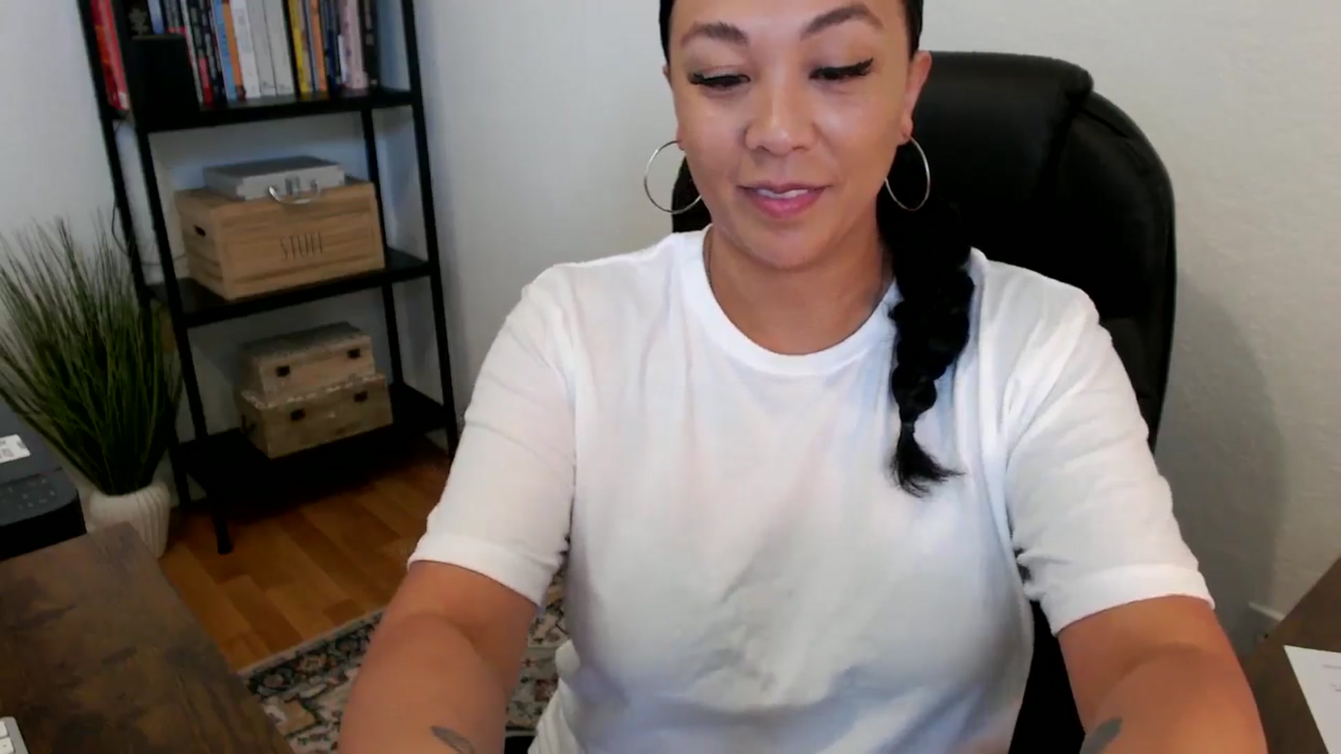 Gallery image thumbnail from MickaylaMoon's myfreecams stream on, 07/18/2024, 14:36 image 6 of 20