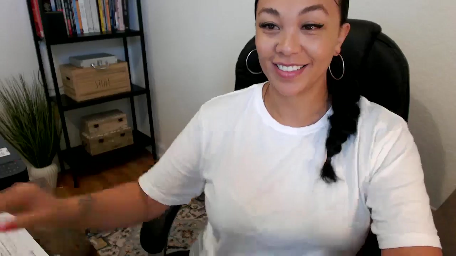 Gallery image thumbnail from MickaylaMoon's myfreecams stream on, 07/18/2024, 14:36 image 12 of 20