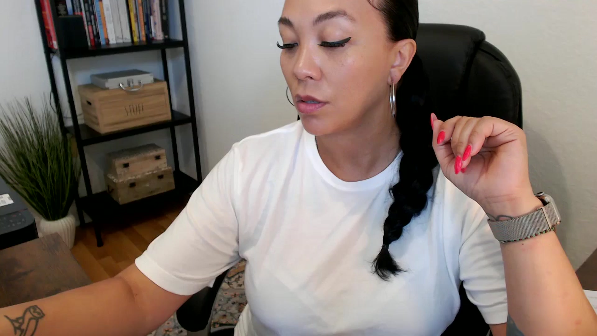 Gallery image thumbnail from MickaylaMoon's myfreecams stream on, 07/18/2024, 14:36 image 7 of 20