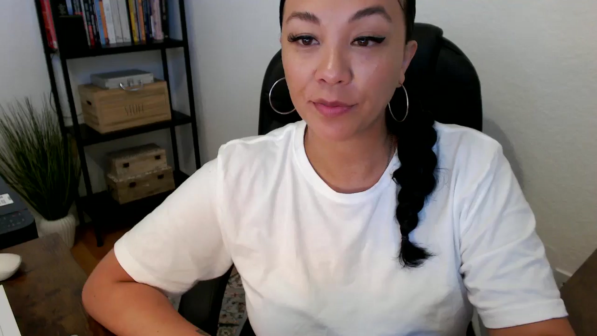 Gallery image thumbnail from MickaylaMoon's myfreecams stream on, 07/18/2024, 14:48 image 15 of 20