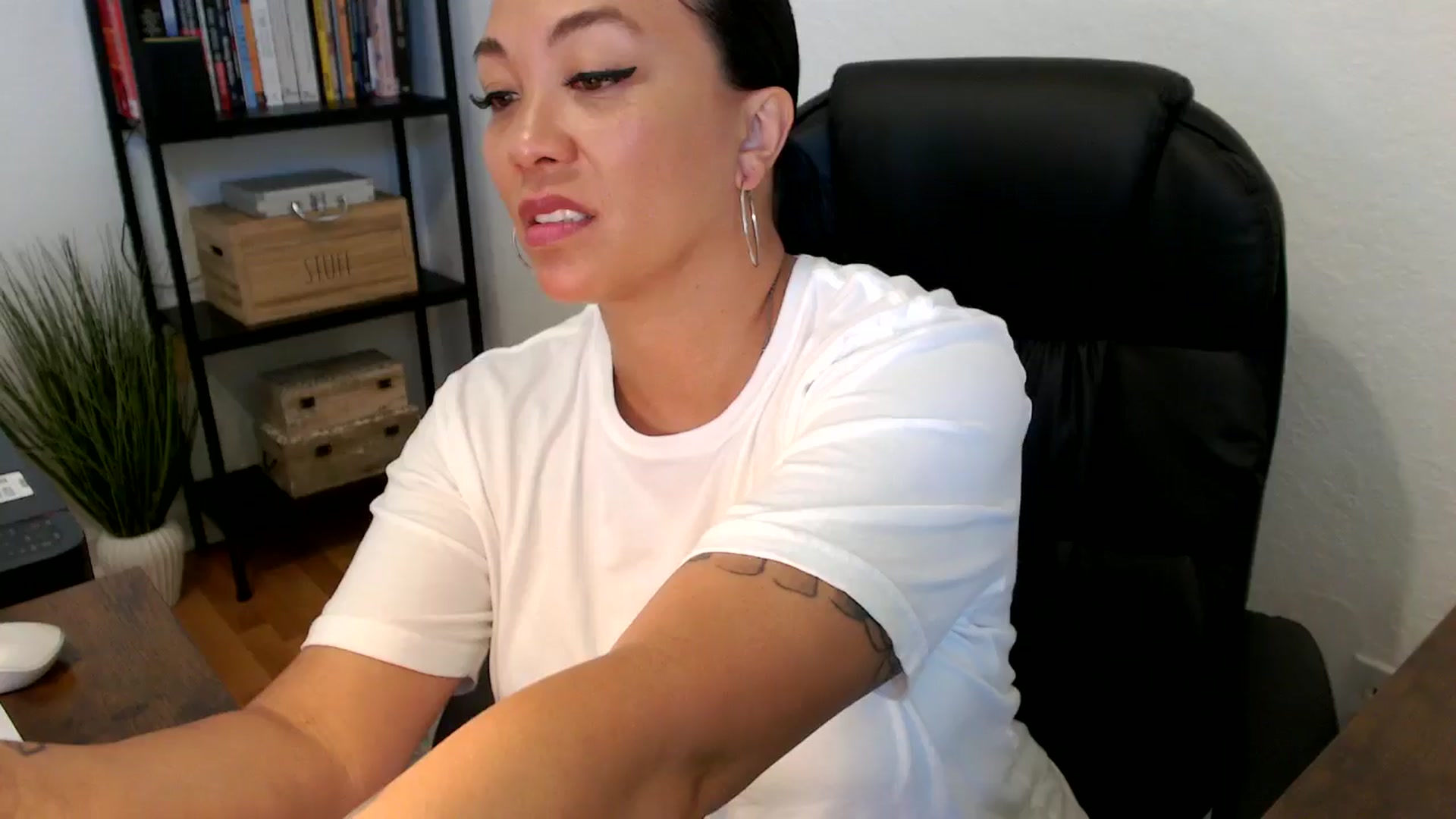 Gallery image thumbnail from MickaylaMoon's myfreecams stream on, 07/18/2024, 14:48 image 1 of 20