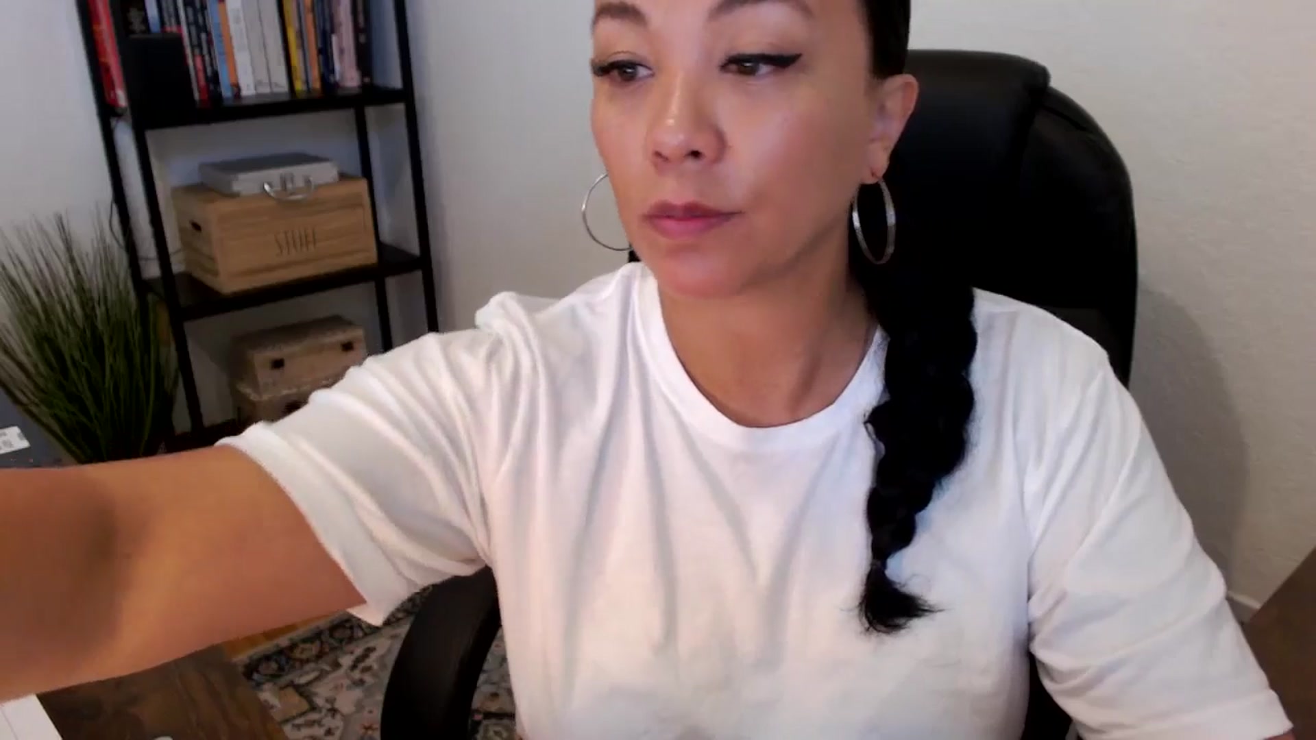 Gallery image thumbnail from MickaylaMoon's myfreecams stream on, 07/18/2024, 14:48 image 4 of 20