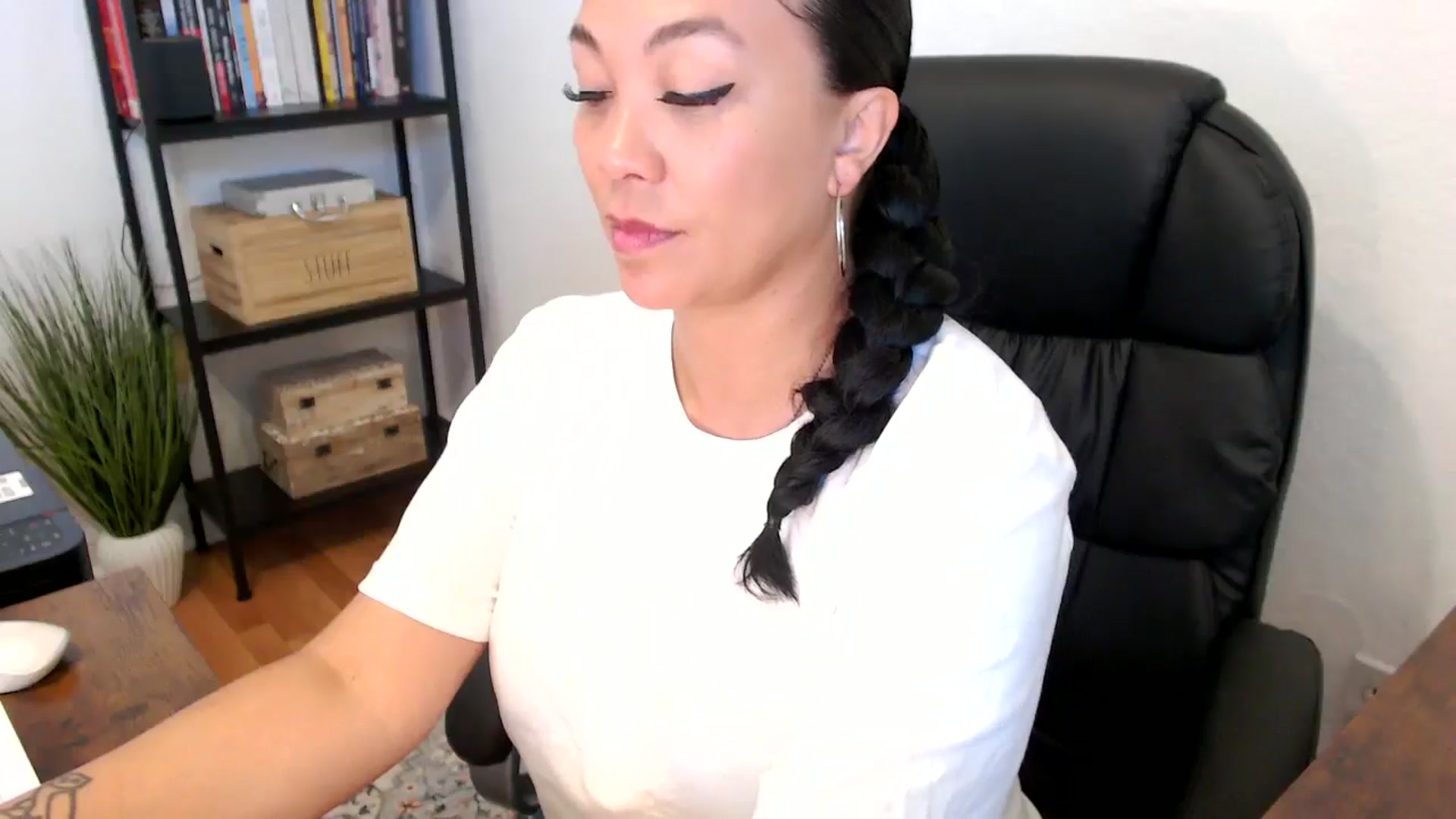 Gallery image thumbnail from MickaylaMoon's myfreecams stream on, 07/18/2024, 14:48 image 7 of 20