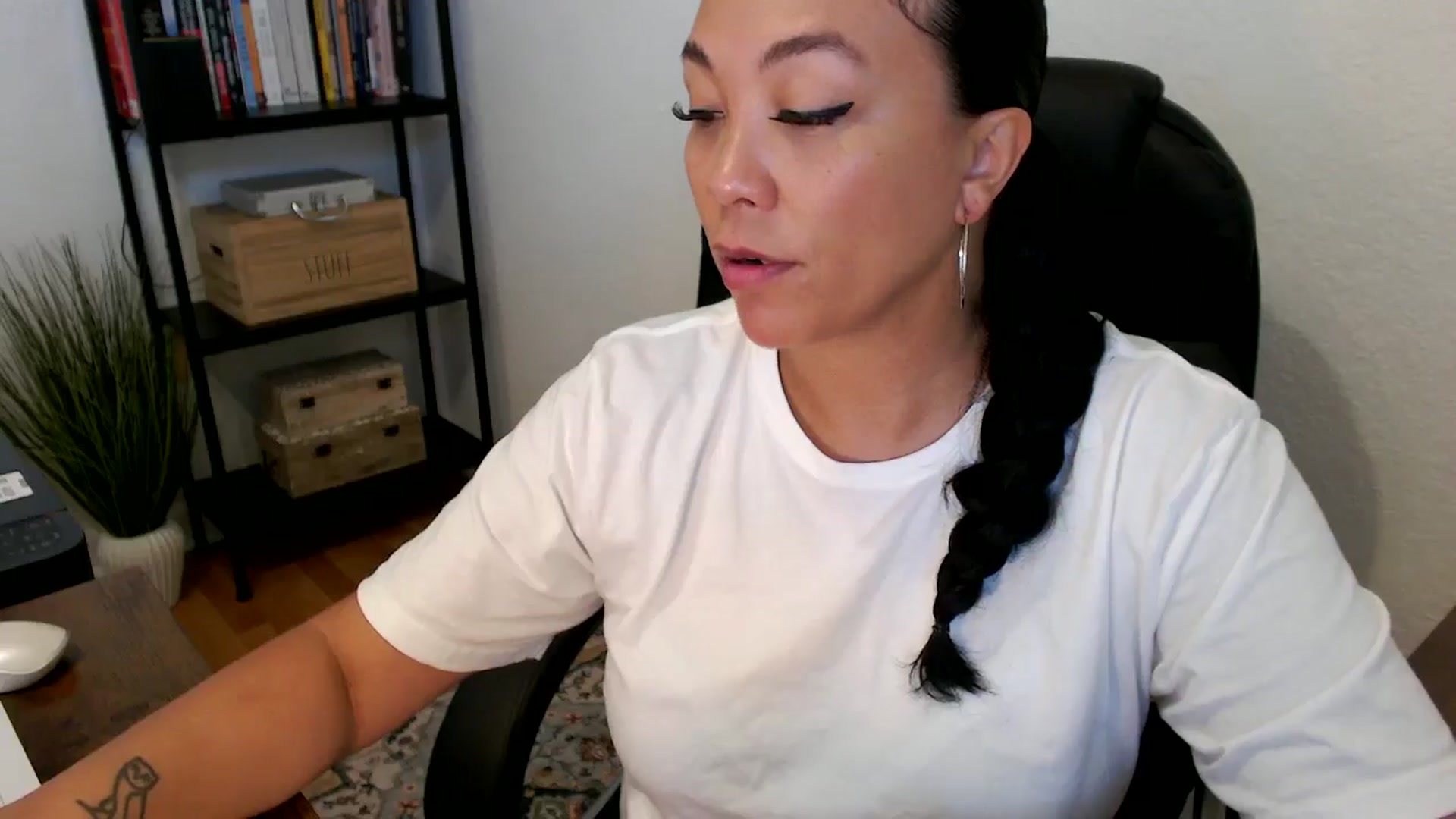 Gallery image thumbnail from MickaylaMoon's myfreecams stream on, 07/18/2024, 14:48 image 6 of 20