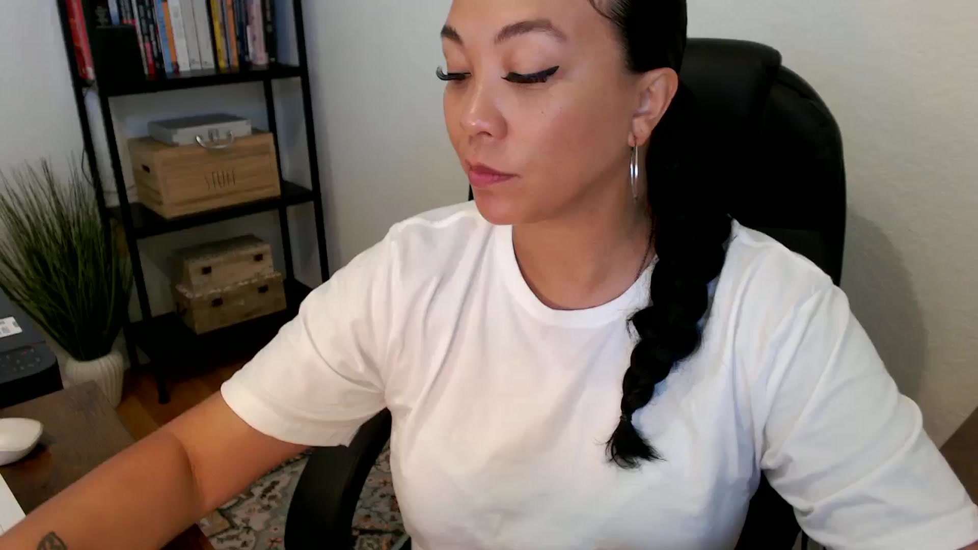 Gallery image thumbnail from MickaylaMoon's myfreecams stream on, 07/18/2024, 14:48 image 5 of 20