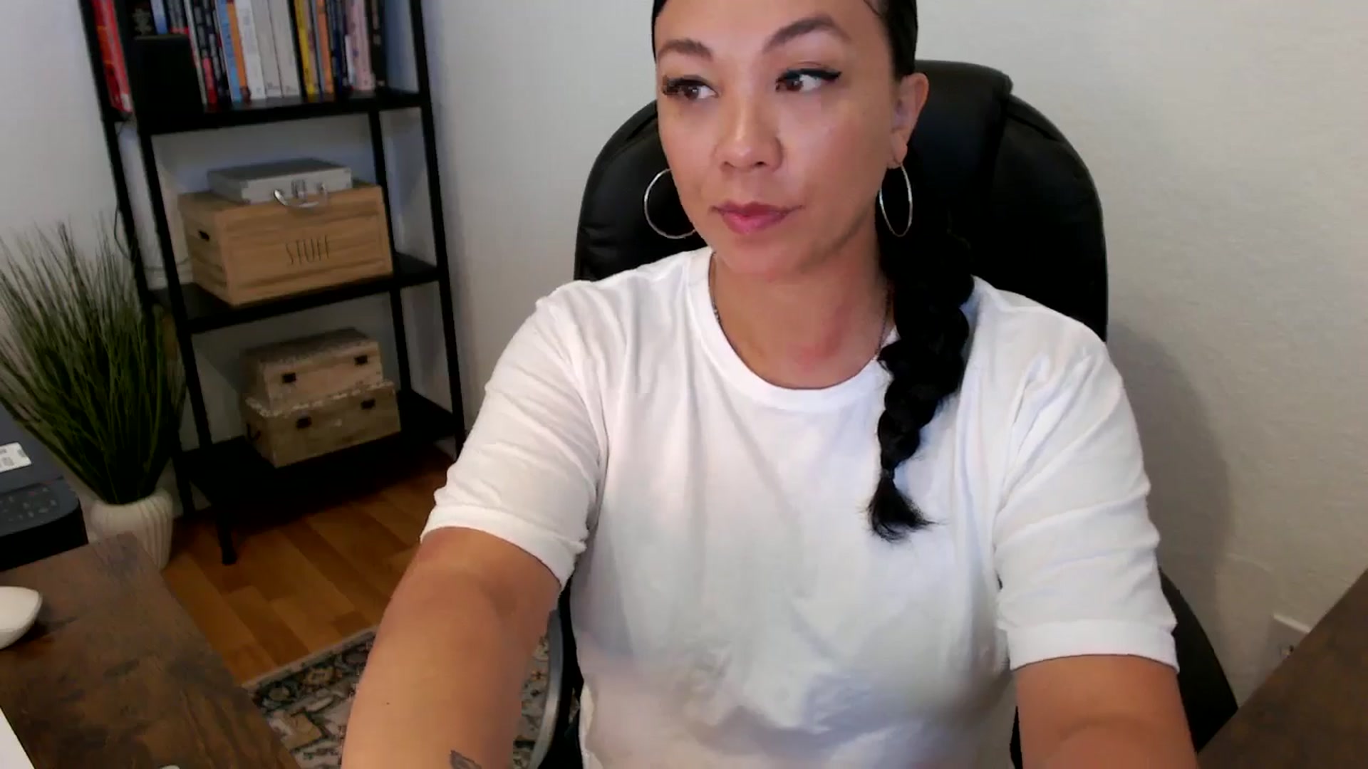 Gallery image thumbnail from MickaylaMoon's myfreecams stream on, 07/18/2024, 14:48 image 19 of 20