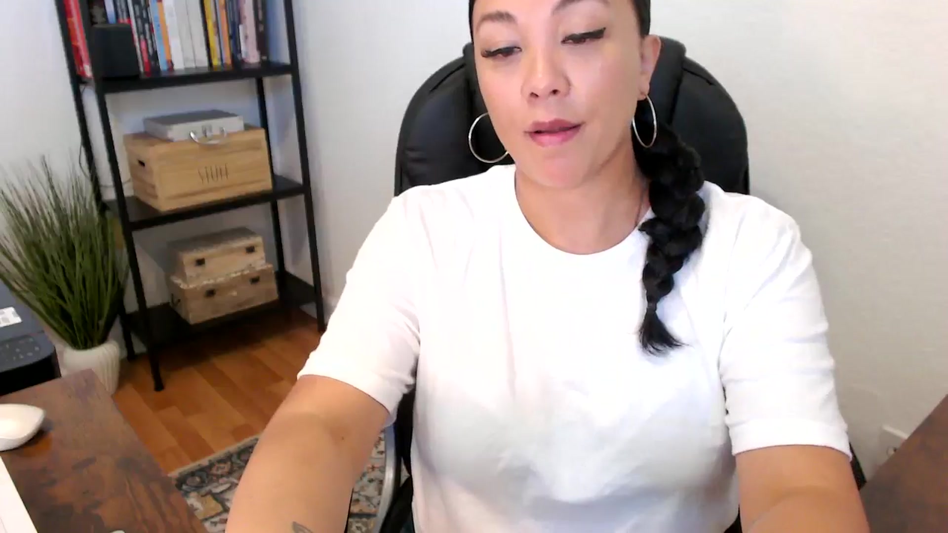 Gallery image thumbnail from MickaylaMoon's myfreecams stream on, 07/18/2024, 14:48 image 9 of 20