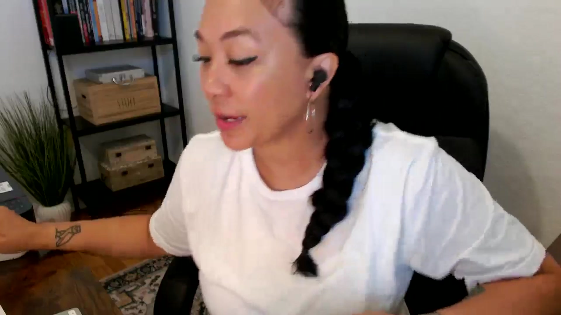 Gallery image thumbnail from MickaylaMoon's myfreecams stream on, 07/18/2024, 15:21 image 18 of 20