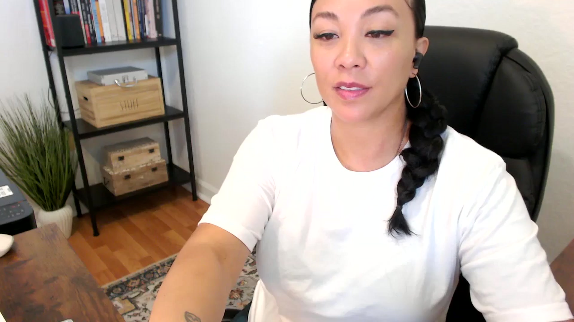 Gallery image thumbnail from MickaylaMoon's myfreecams stream on, 07/18/2024, 15:21 image 10 of 20