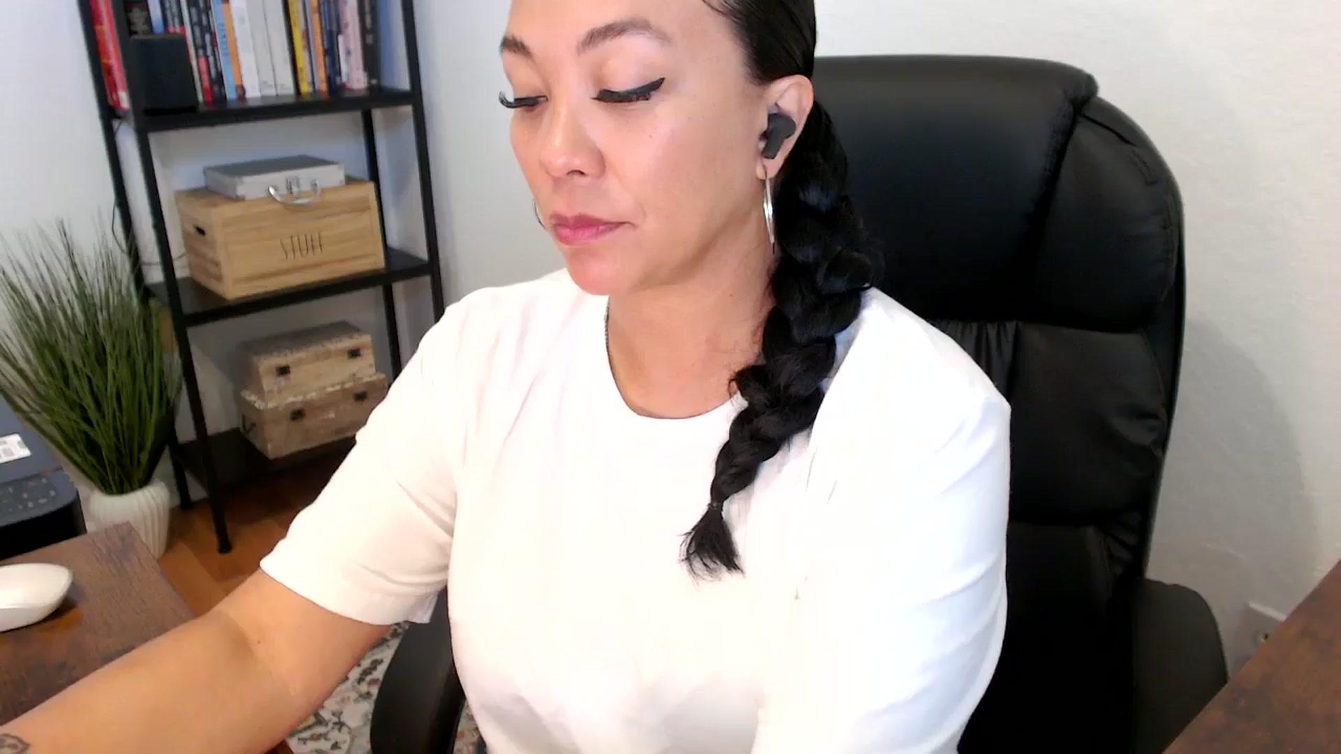 Gallery image thumbnail from MickaylaMoon's myfreecams stream on, 07/18/2024, 15:21 image 19 of 20