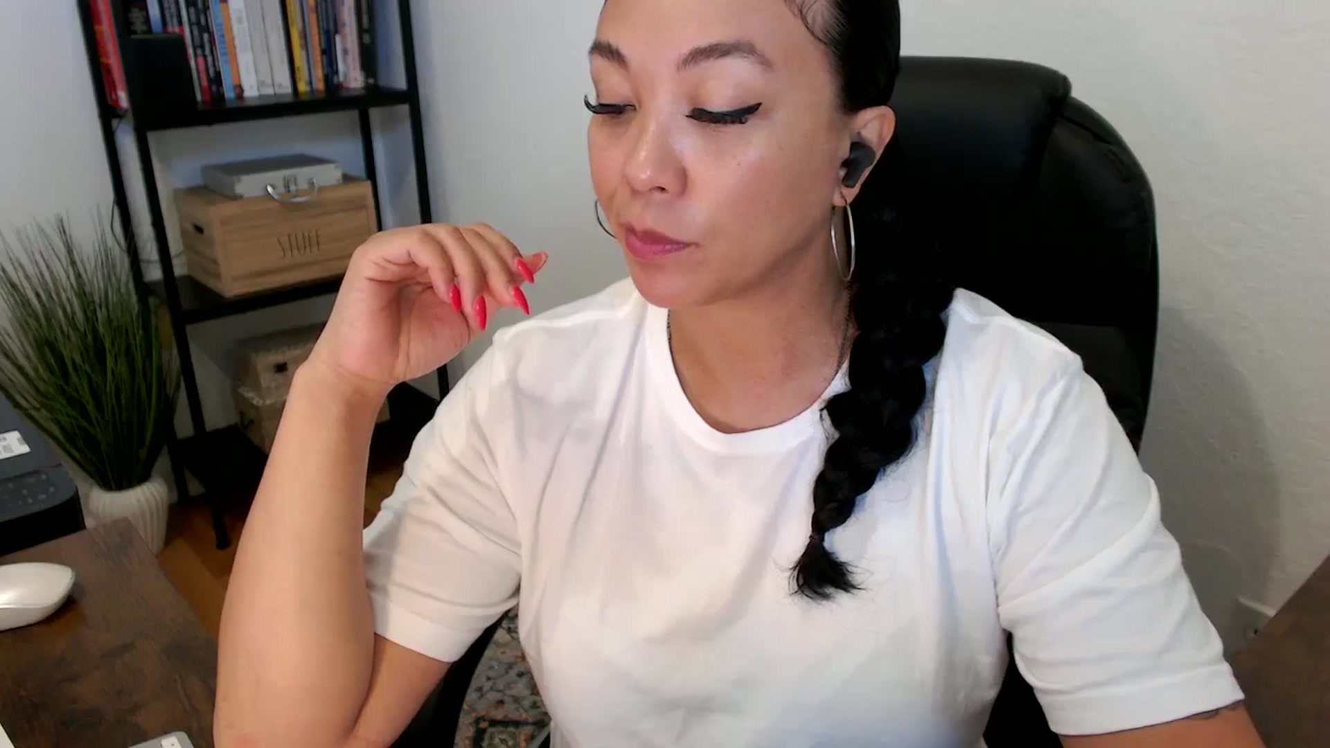 Gallery image thumbnail from MickaylaMoon's myfreecams stream on, 07/18/2024, 15:21 image 17 of 20