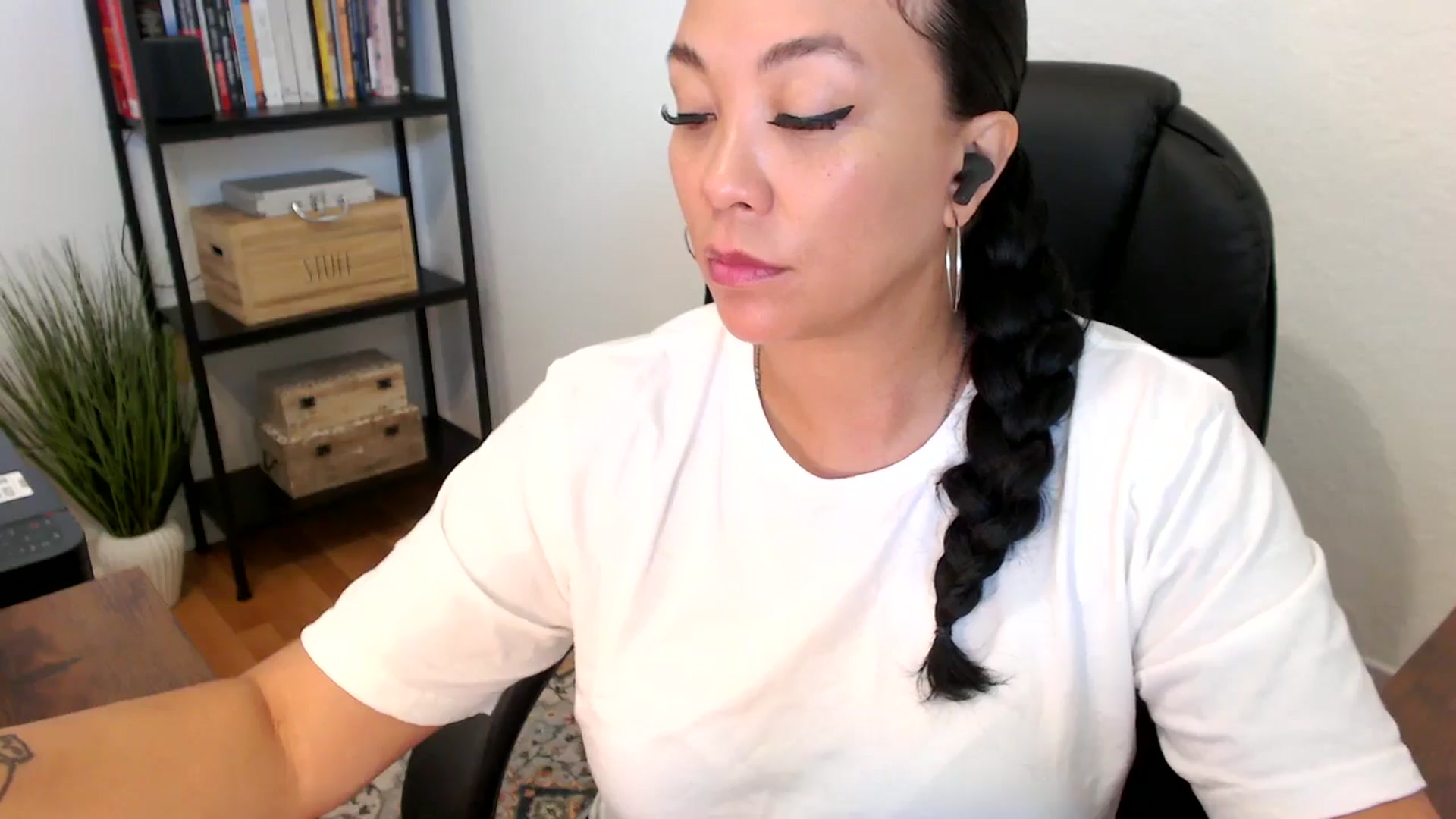 Gallery image thumbnail from MickaylaMoon's myfreecams stream on, 07/18/2024, 15:21 image 12 of 20