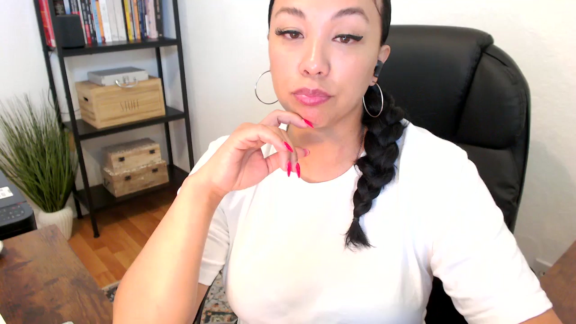 Gallery image thumbnail from MickaylaMoon's myfreecams stream on, 07/18/2024, 15:21 image 6 of 20