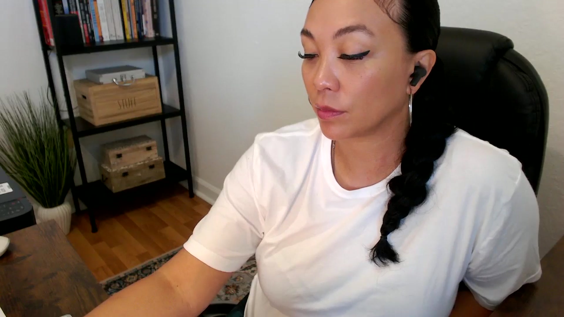 Gallery image thumbnail from MickaylaMoon's myfreecams stream on, 07/18/2024, 15:21 image 9 of 20