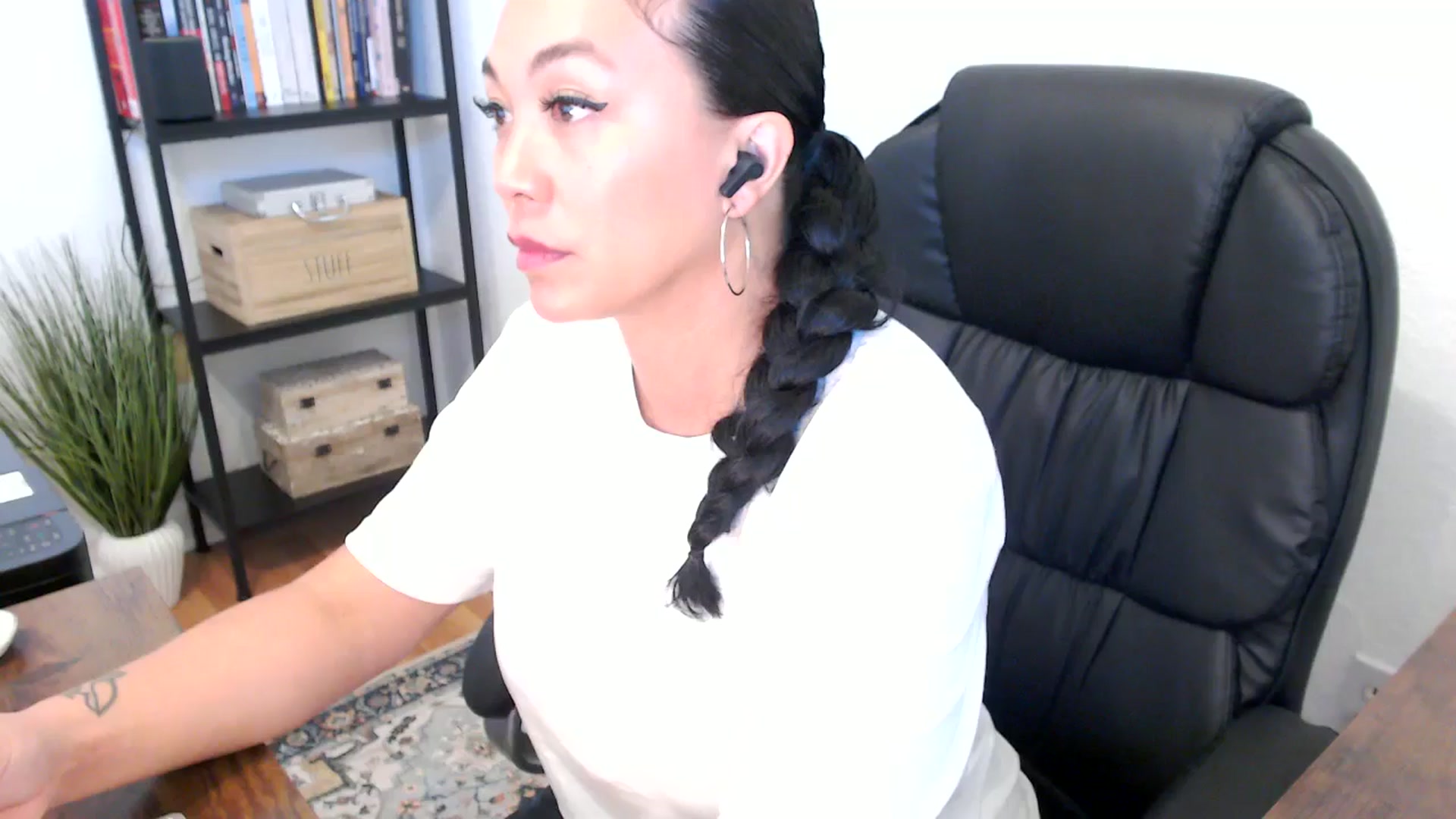 Gallery image thumbnail from MickaylaMoon's myfreecams stream on, 07/18/2024, 15:21 image 1 of 20