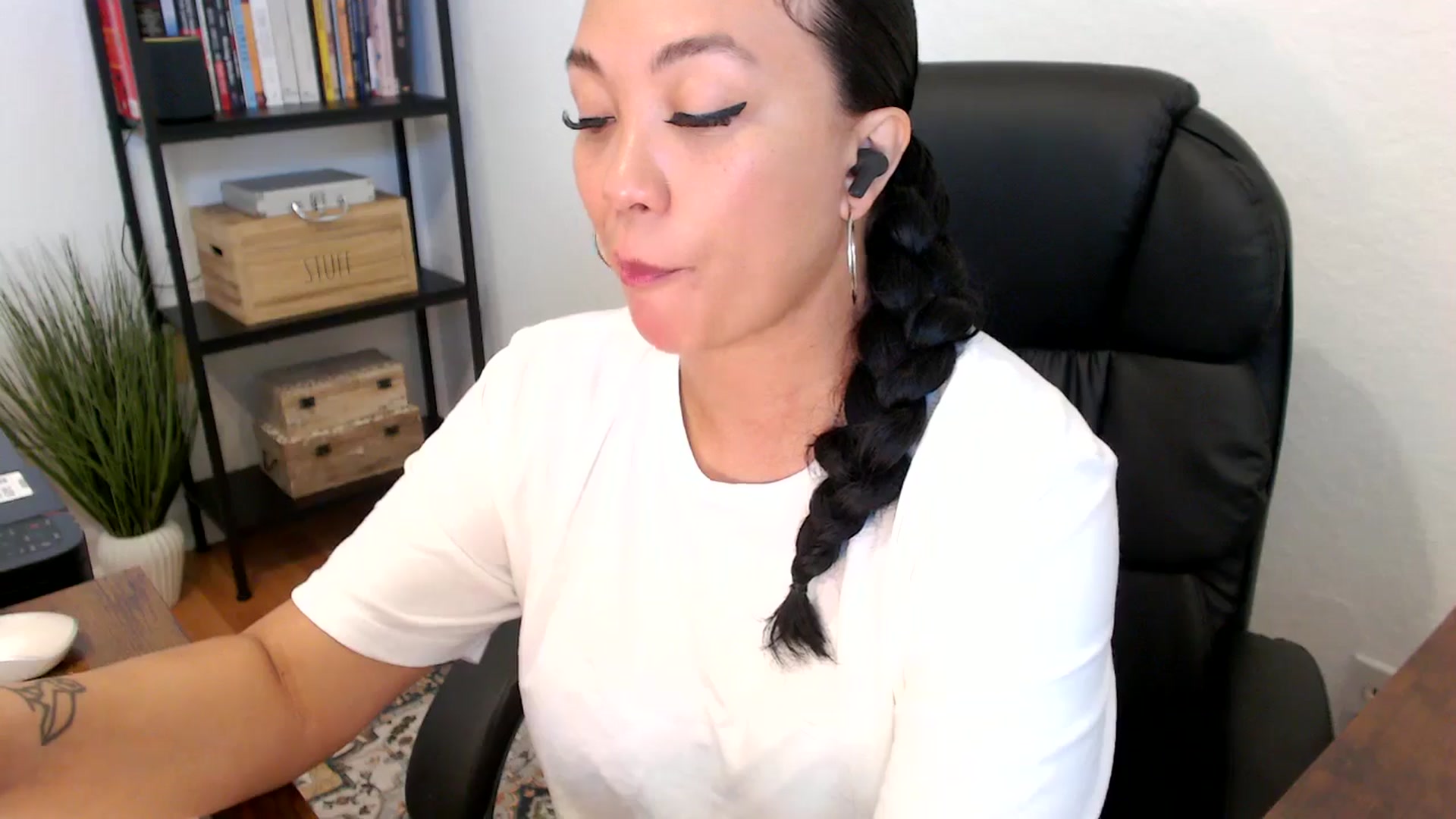 Gallery image thumbnail from MickaylaMoon's myfreecams stream on, 07/18/2024, 15:21 image 20 of 20