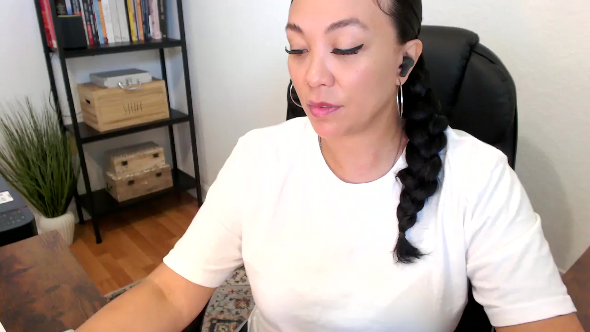 Gallery image thumbnail from MickaylaMoon's myfreecams stream on, 07/18/2024, 15:21 image 11 of 20