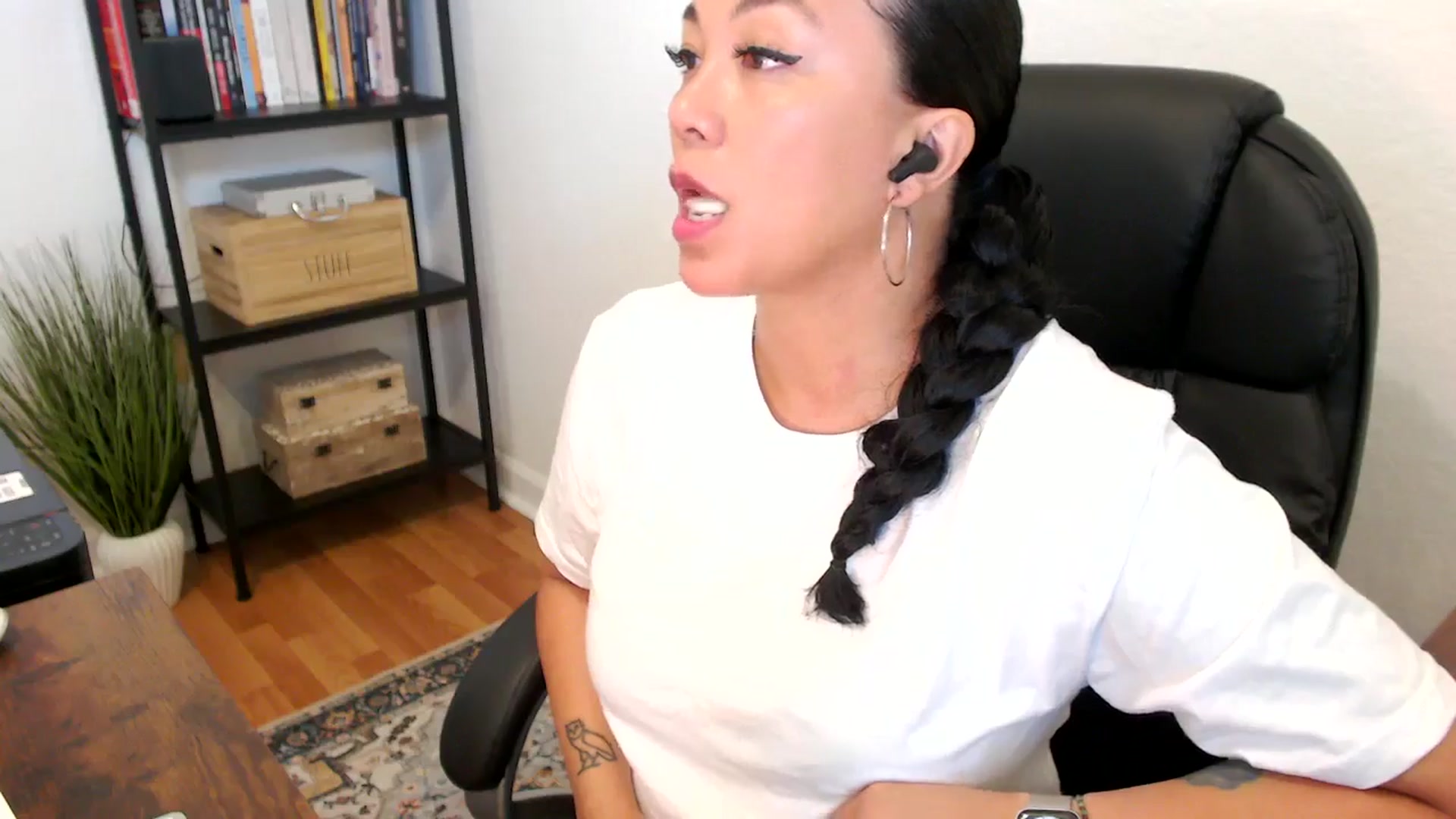 Gallery image thumbnail from MickaylaMoon's myfreecams stream on, 07/18/2024, 15:21 image 5 of 20